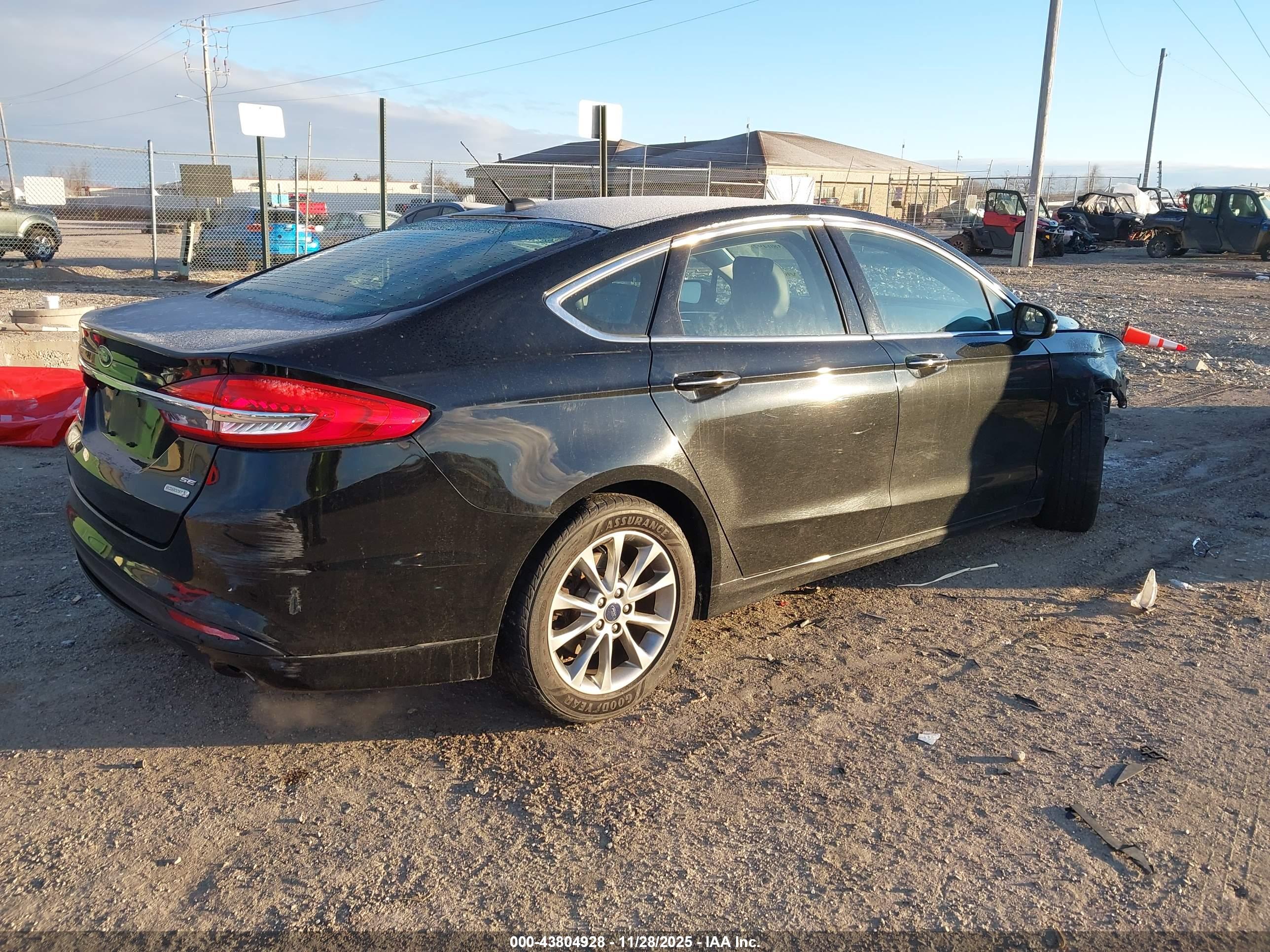FORD FUSION image 4