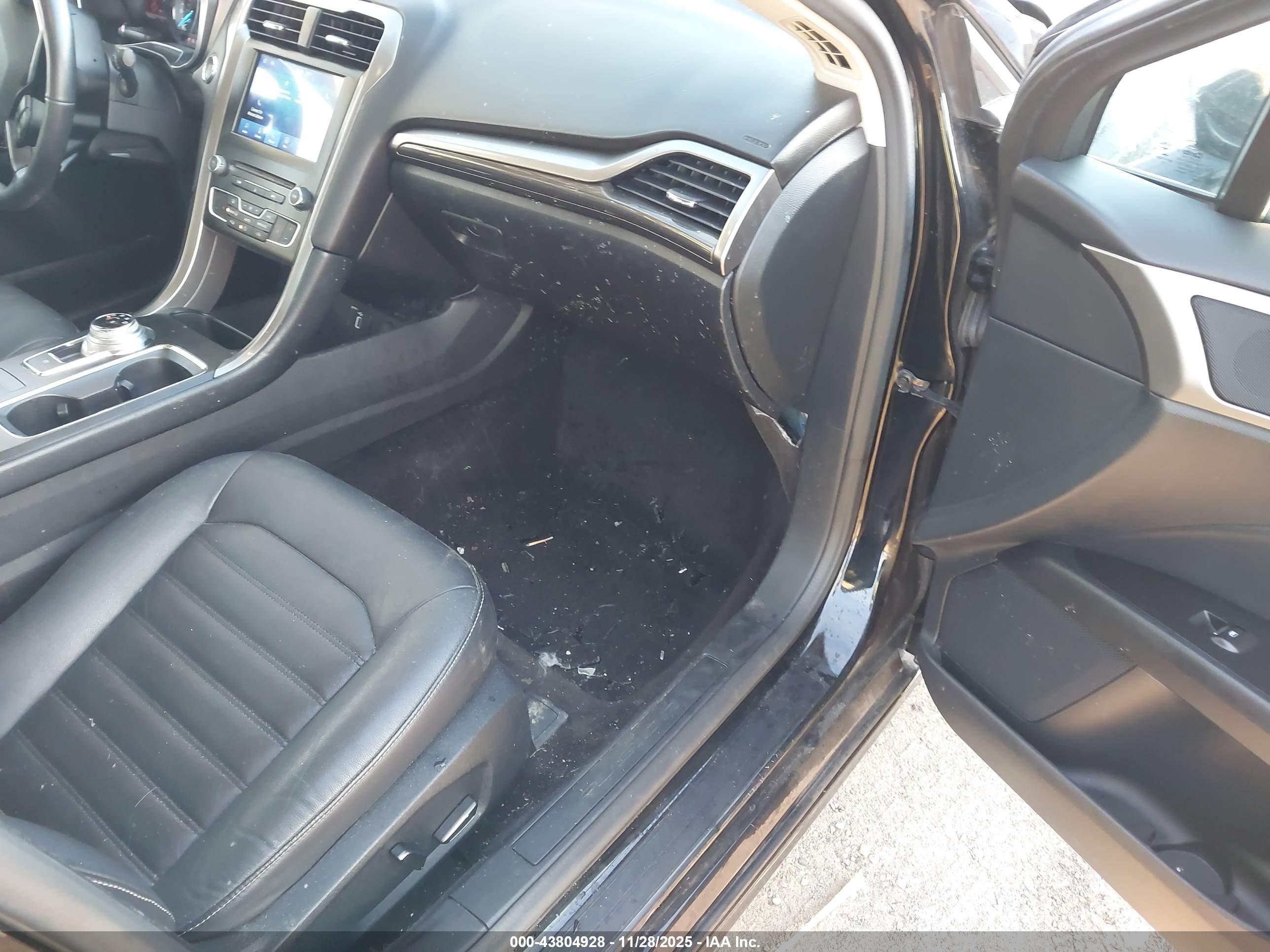 FORD FUSION image 5
