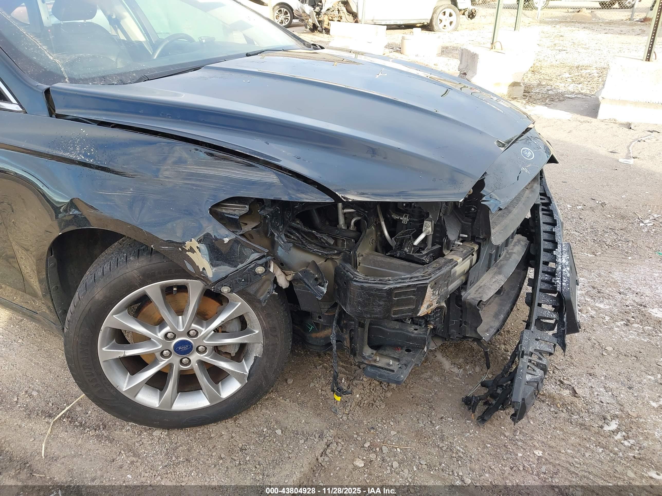 FORD FUSION image 6