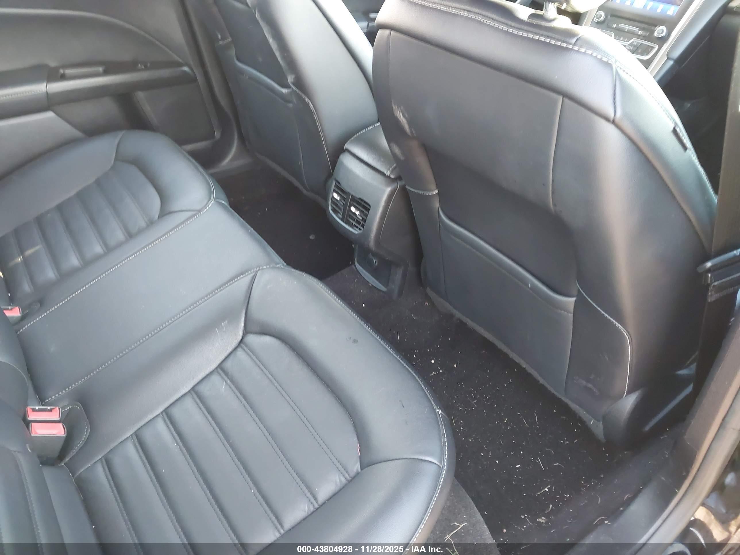 FORD FUSION image 8