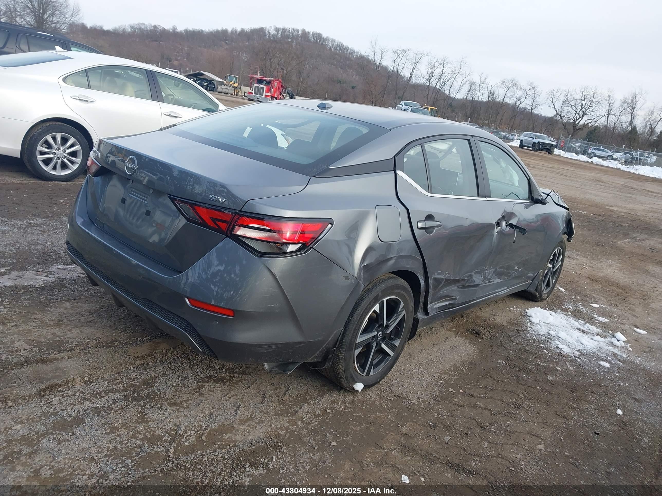 NISSAN SENTRA image 4