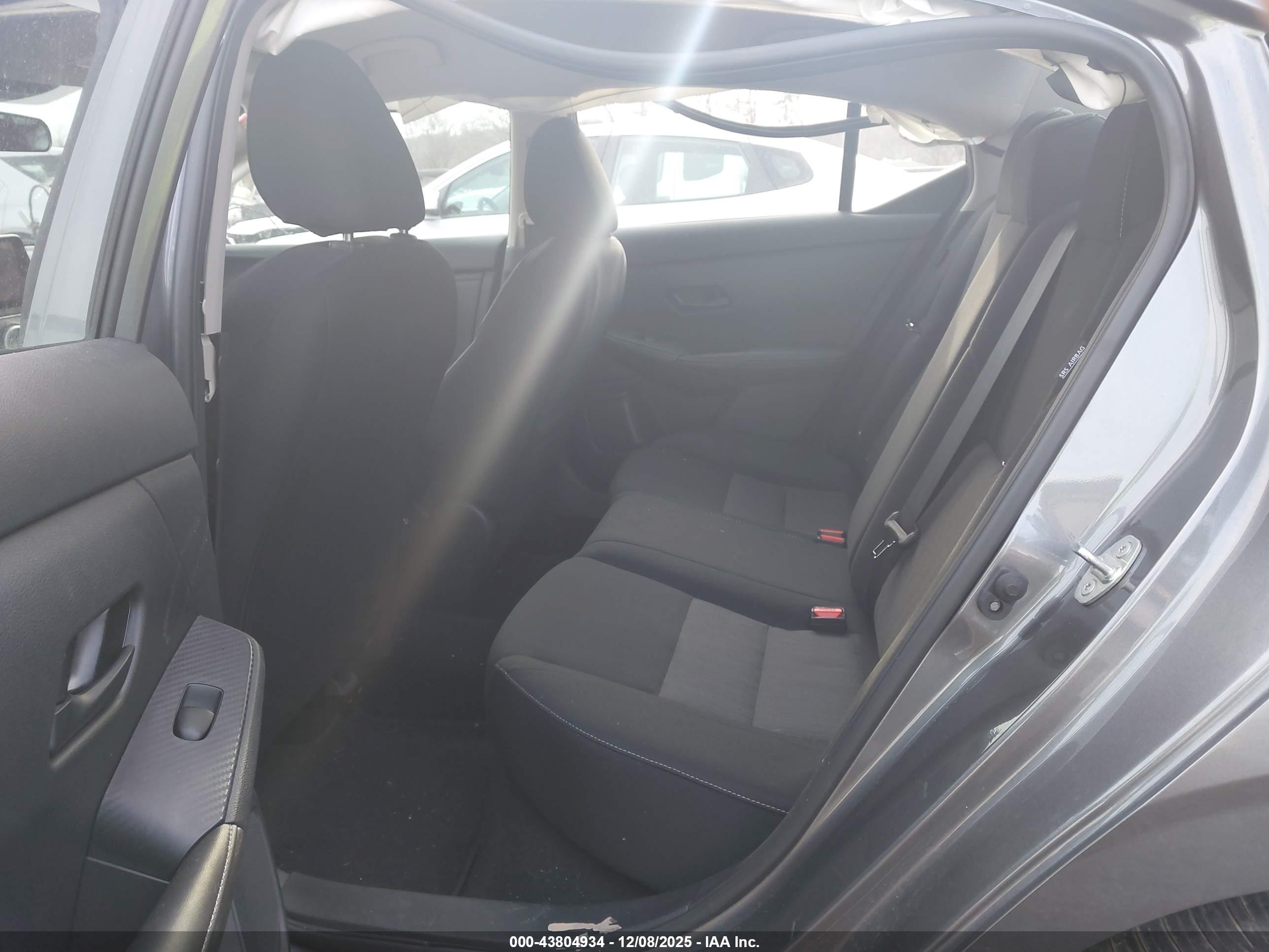 NISSAN SENTRA image 8
