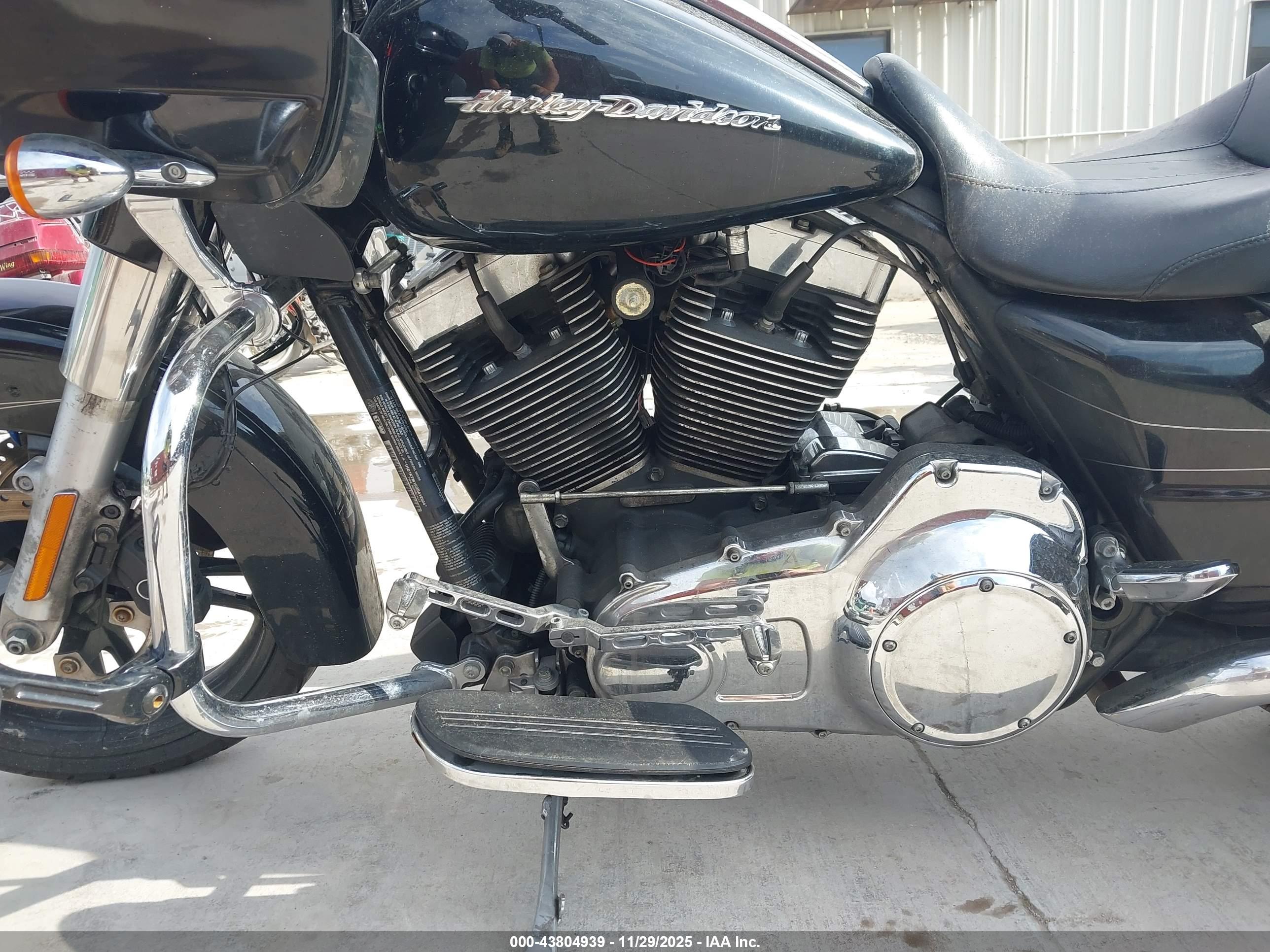 HARLEY-DAVIDSON FLTRXS image 9