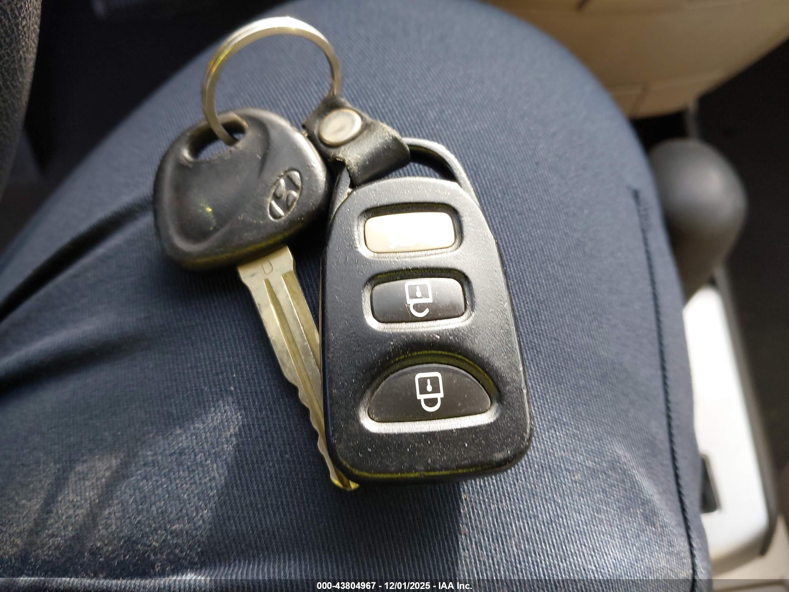 HYUNDAI ELANTRA image 11