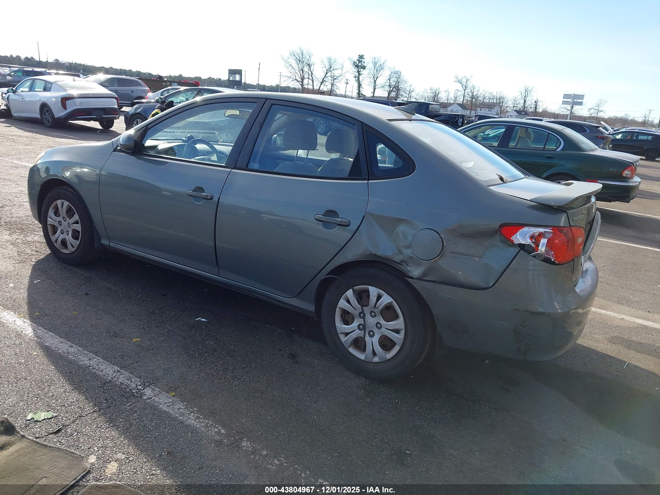 HYUNDAI ELANTRA image 3