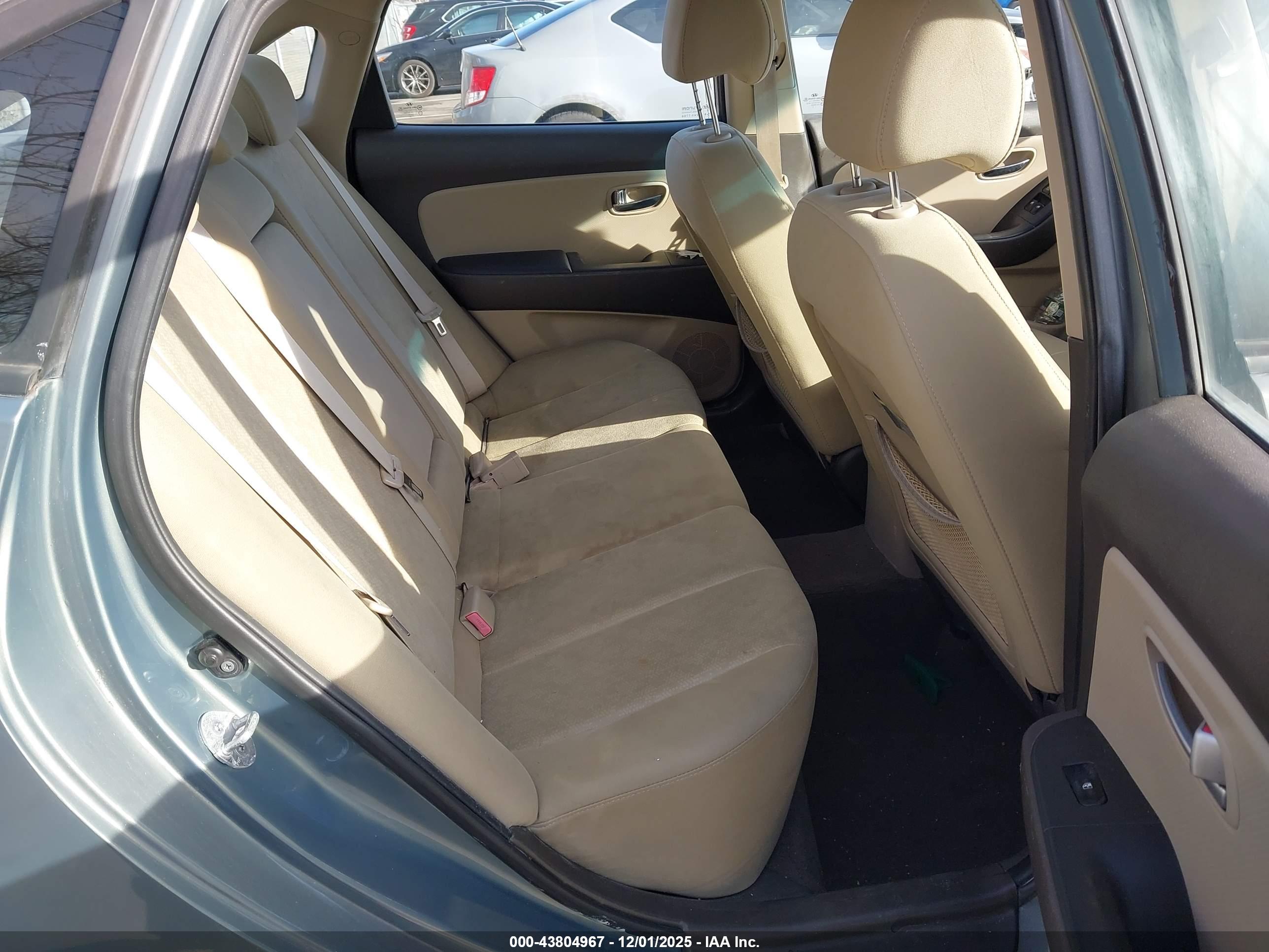 HYUNDAI ELANTRA image 8