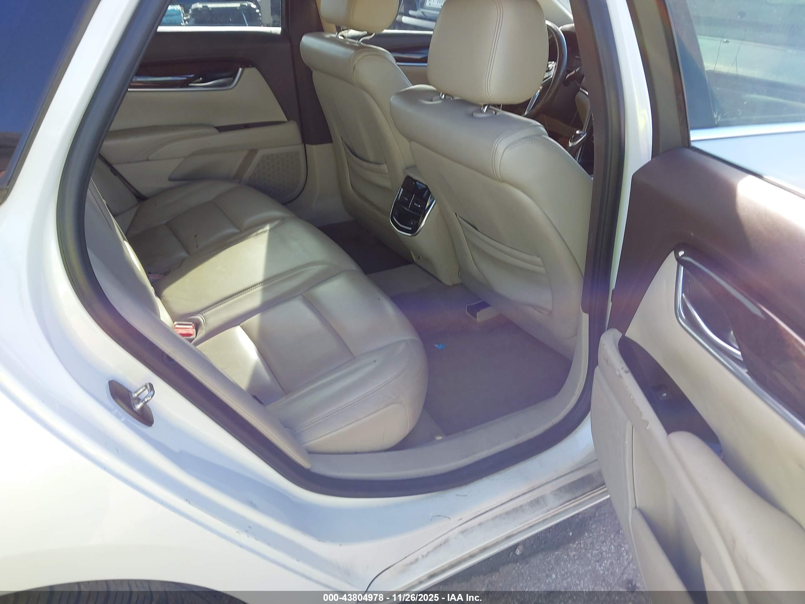 CADILLAC XTS image 8