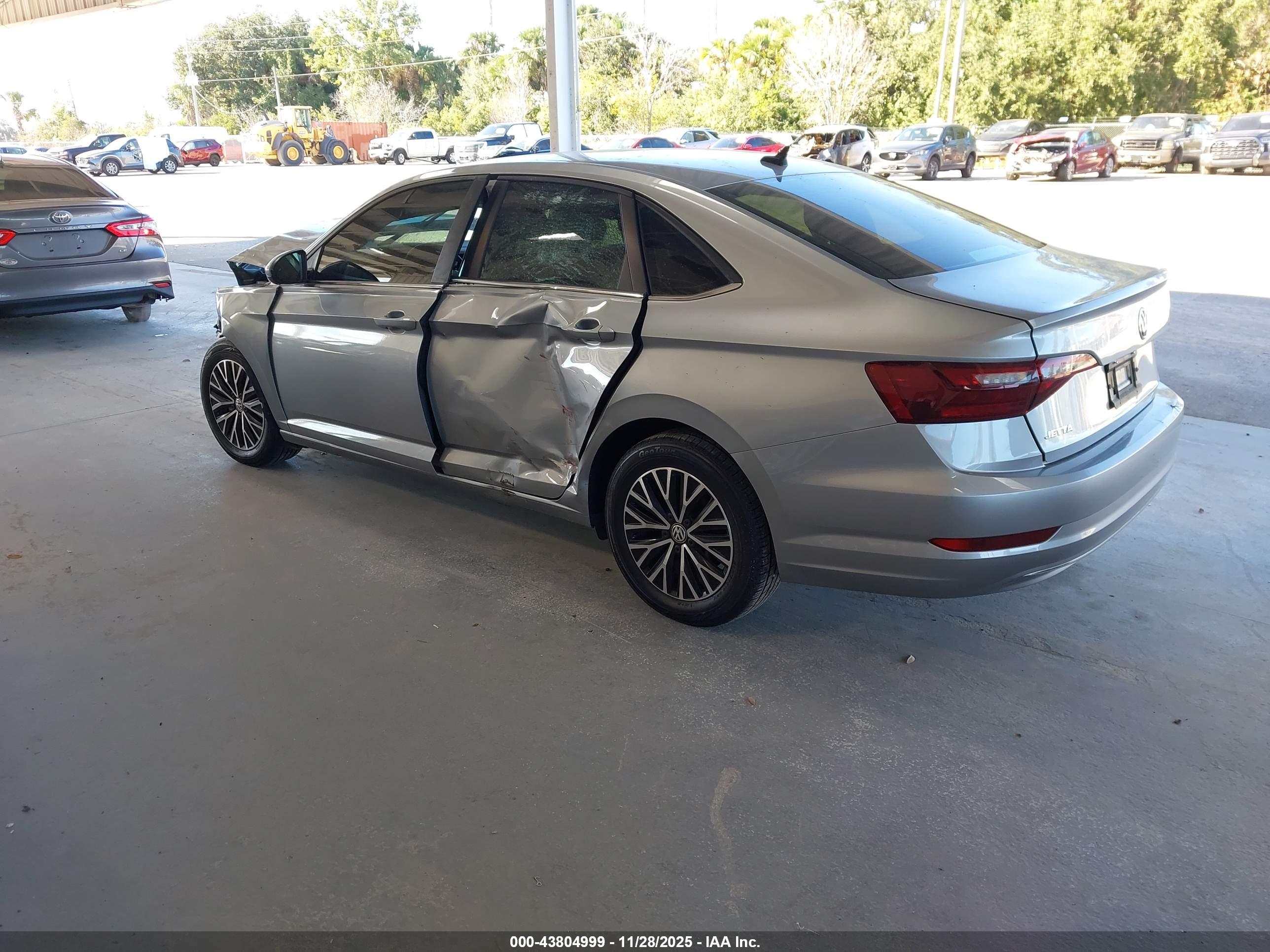 VOLKSWAGEN JETTA image 3