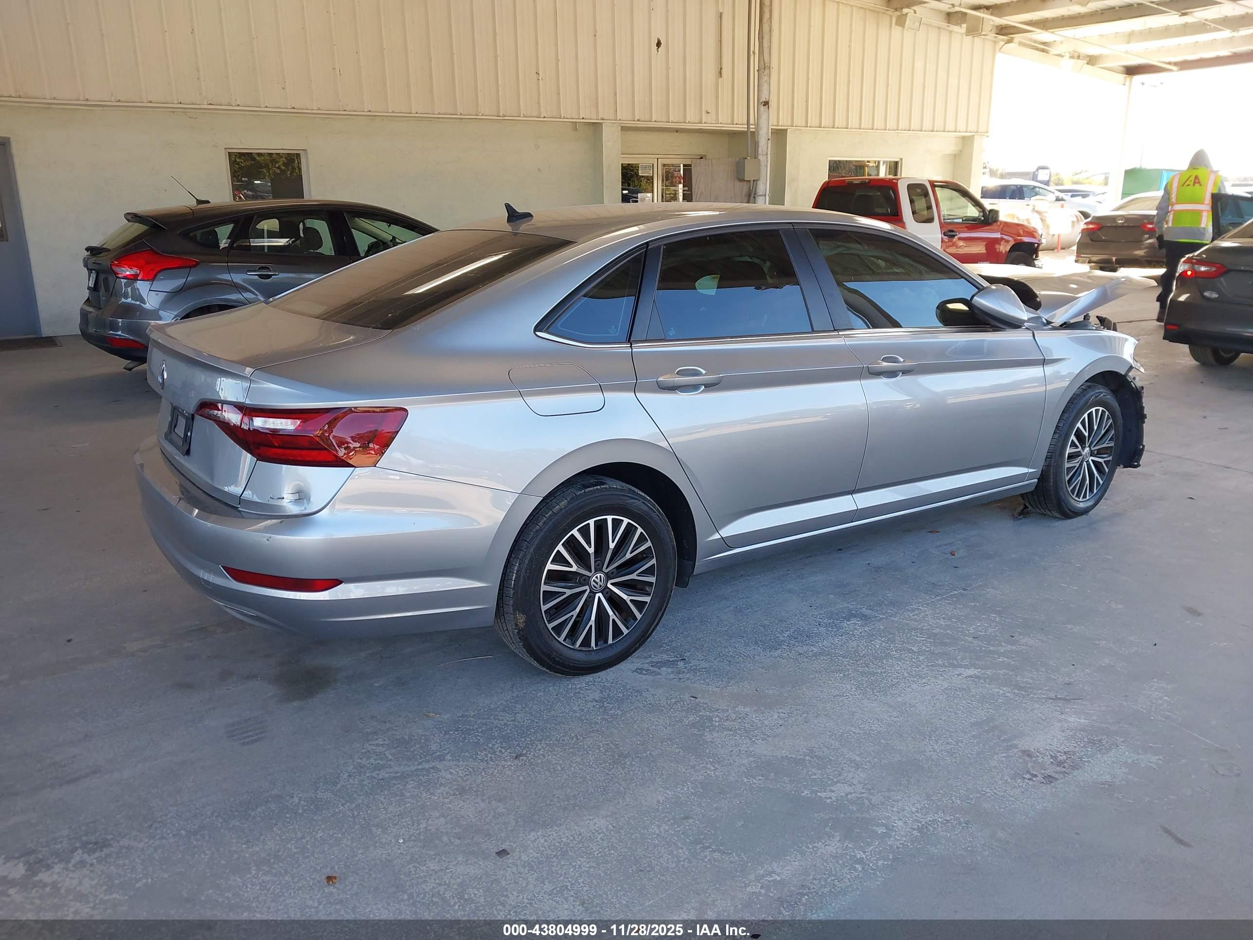 VOLKSWAGEN JETTA image 4