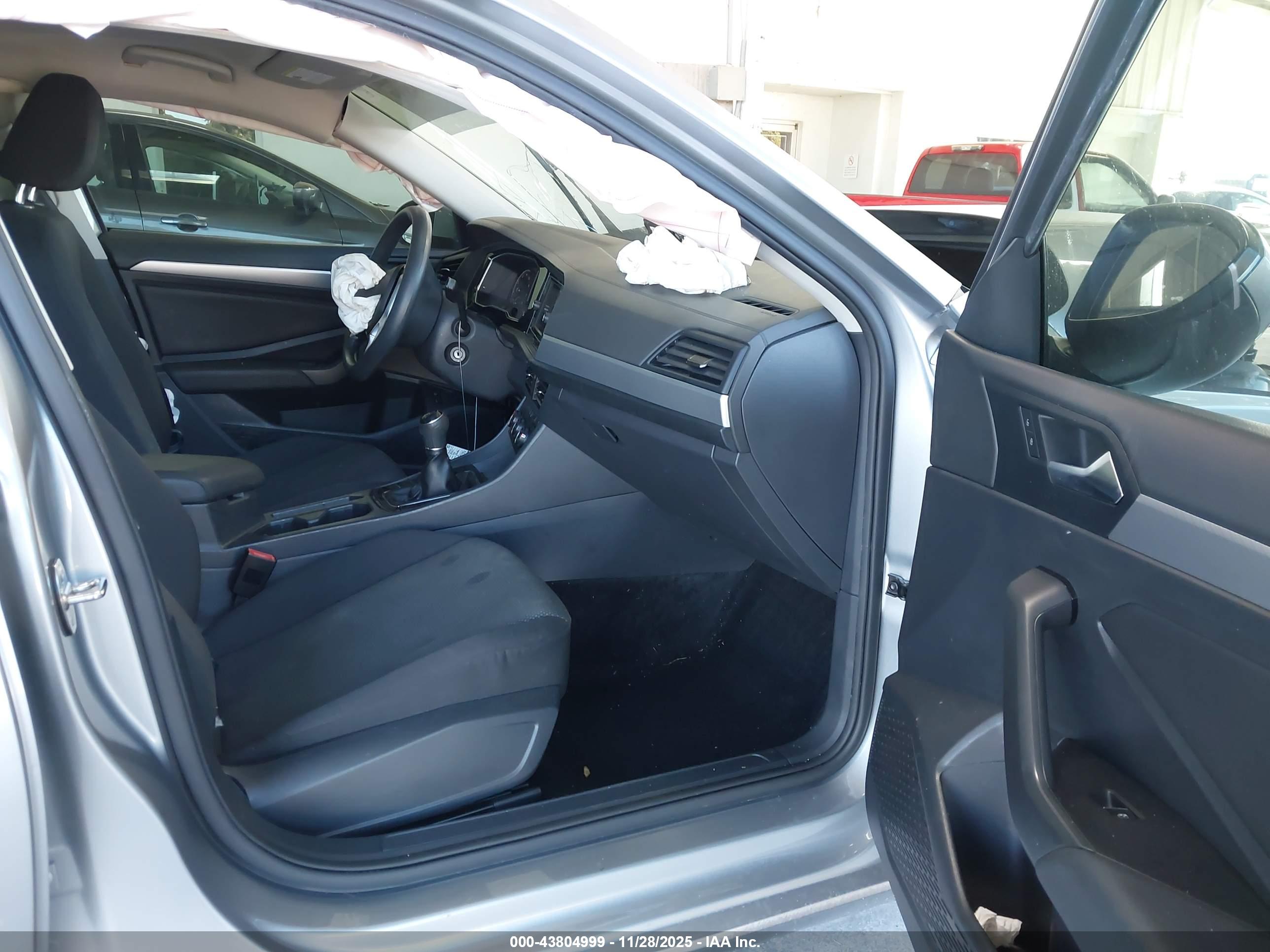 VOLKSWAGEN JETTA image 5