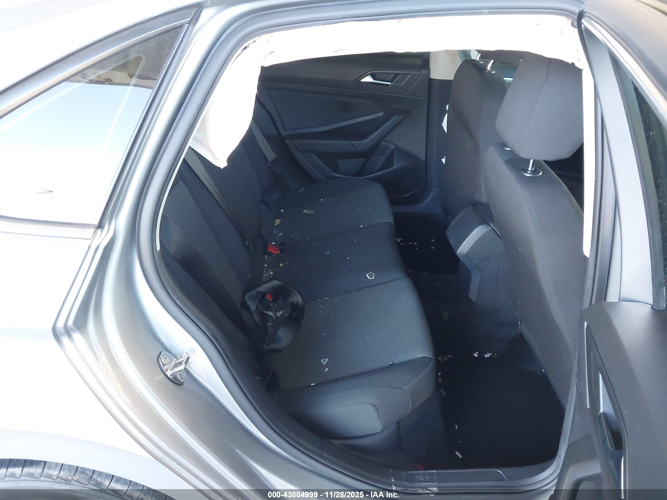 VOLKSWAGEN JETTA image 8