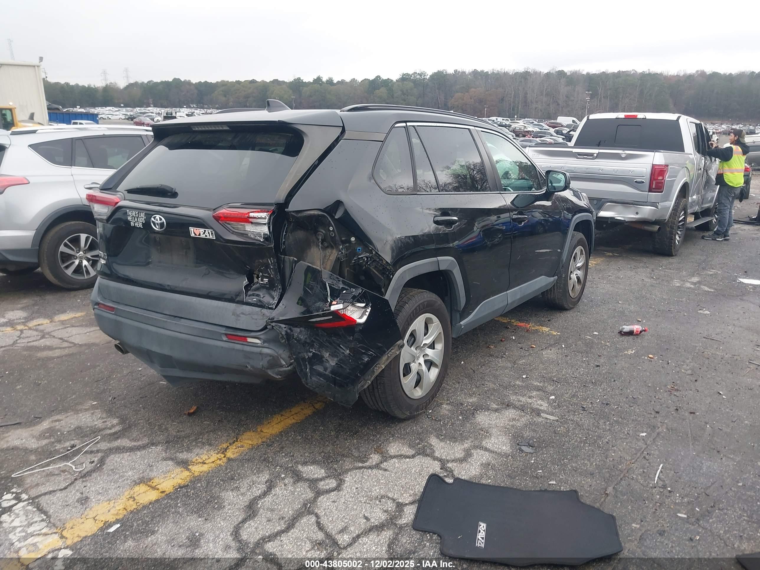 TOYOTA RAV4 image 4