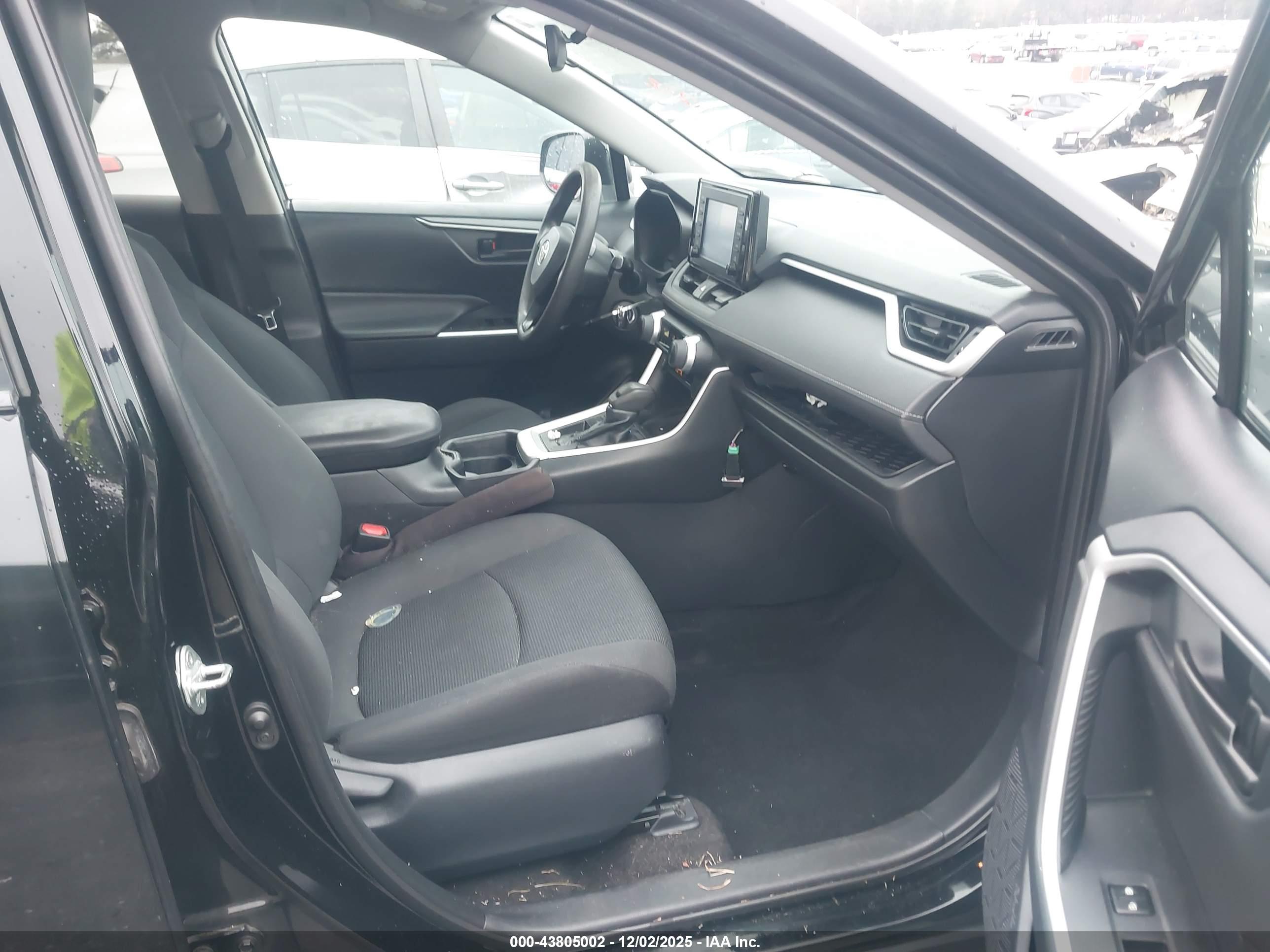 TOYOTA RAV4 image 5