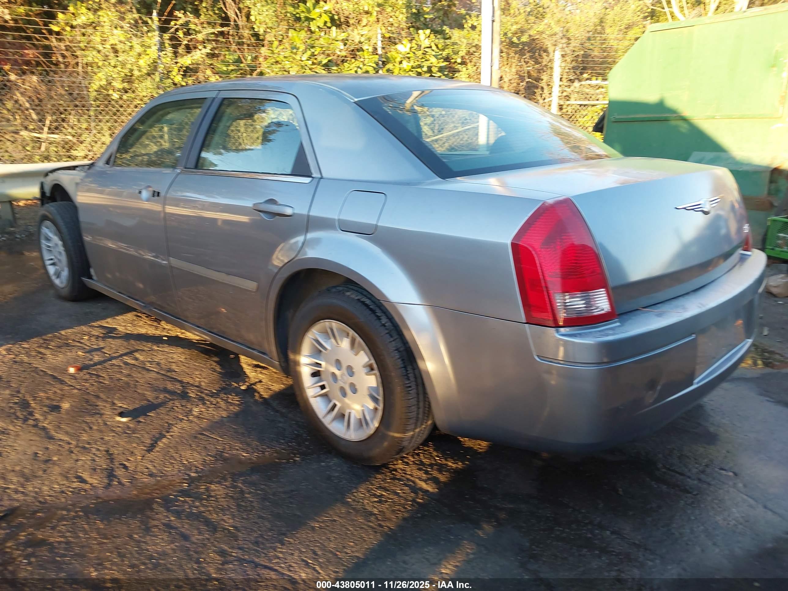 CHRYSLER 300 image 3