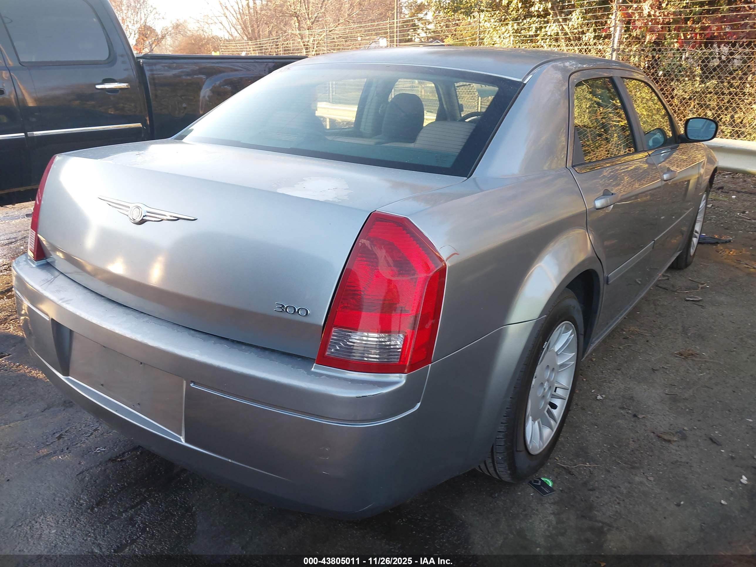 CHRYSLER 300 image 4