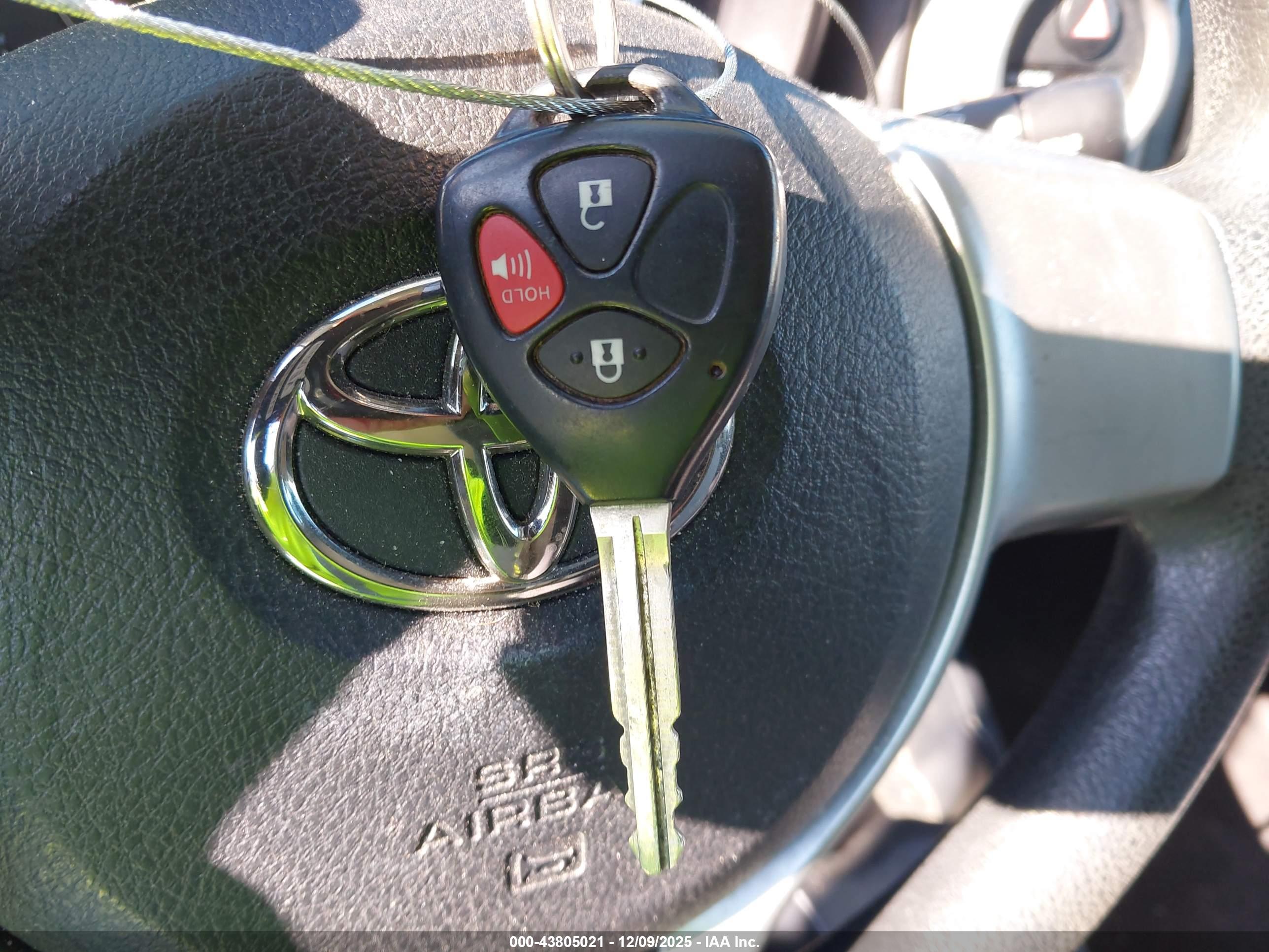 TOYOTA YARIS image 11