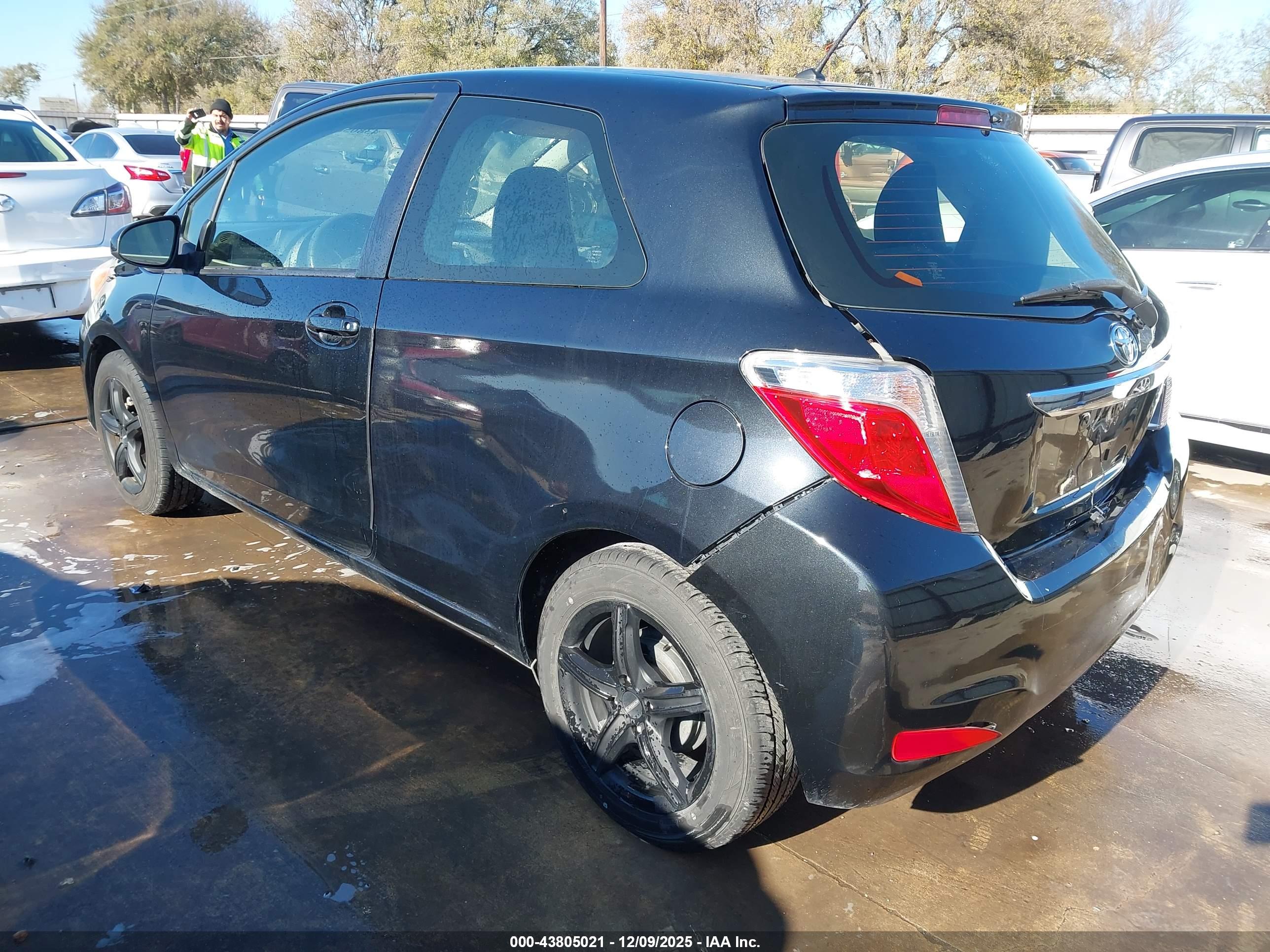 TOYOTA YARIS image 3