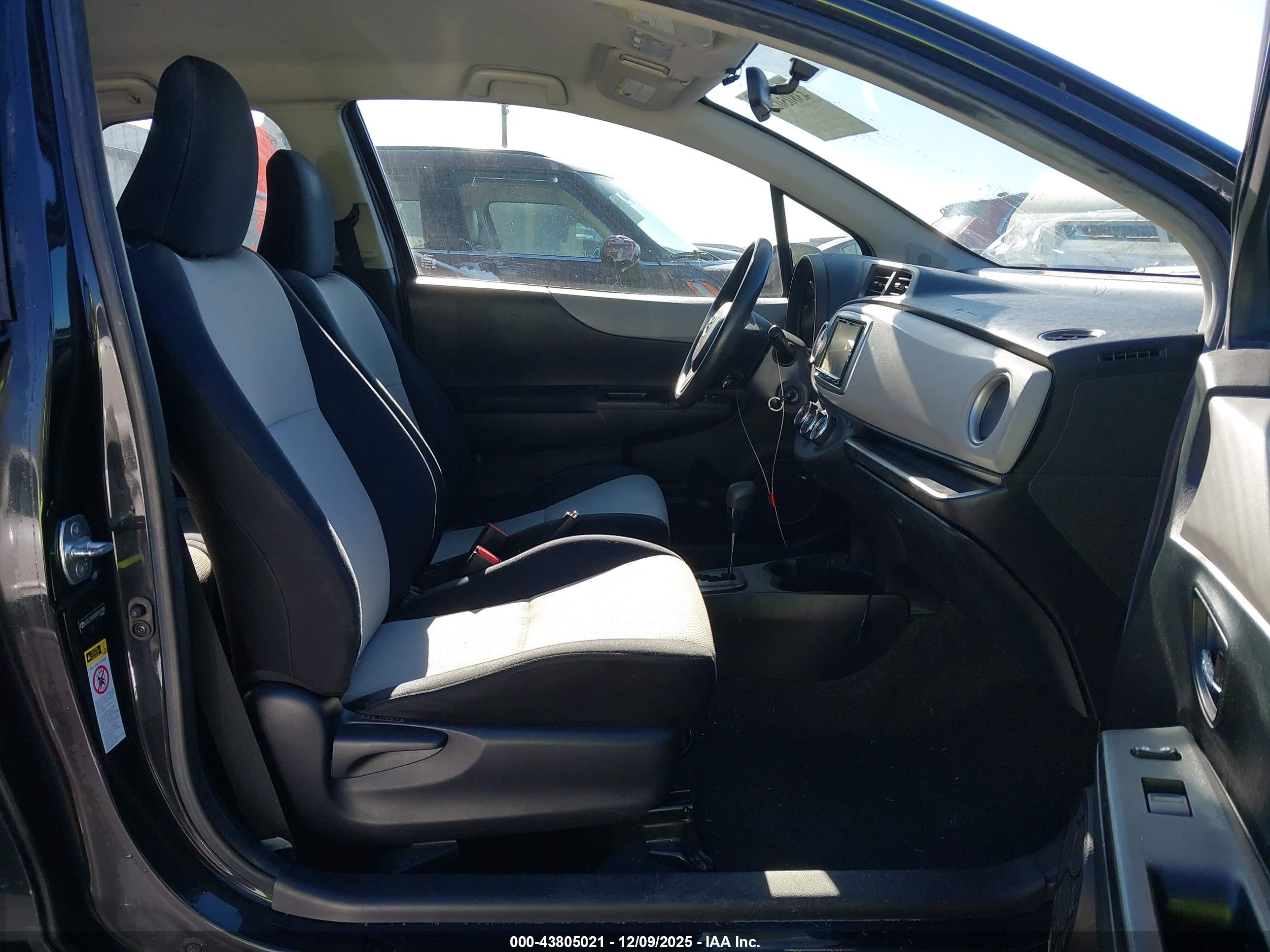 TOYOTA YARIS image 5