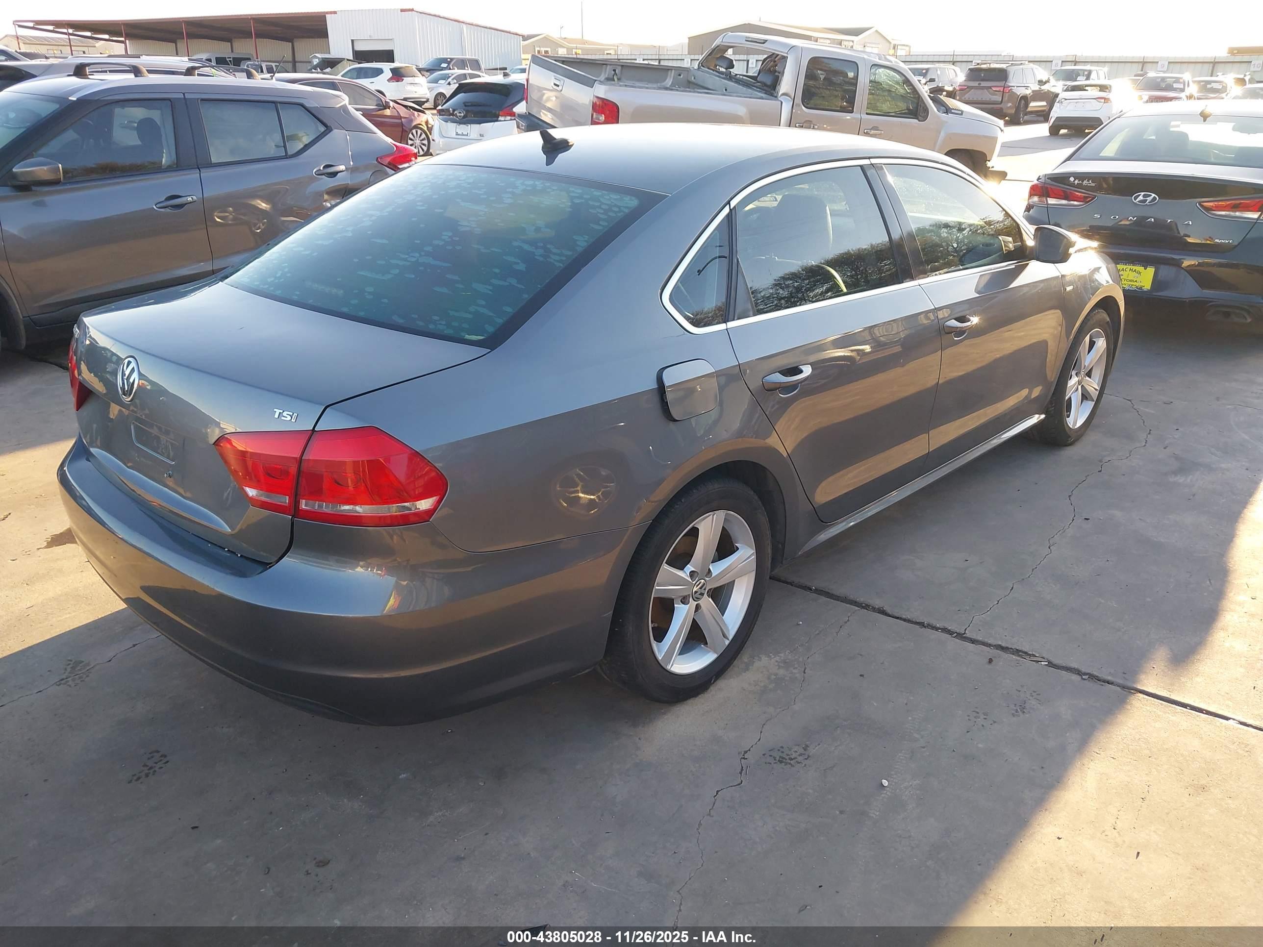 VOLKSWAGEN PASSAT image 4