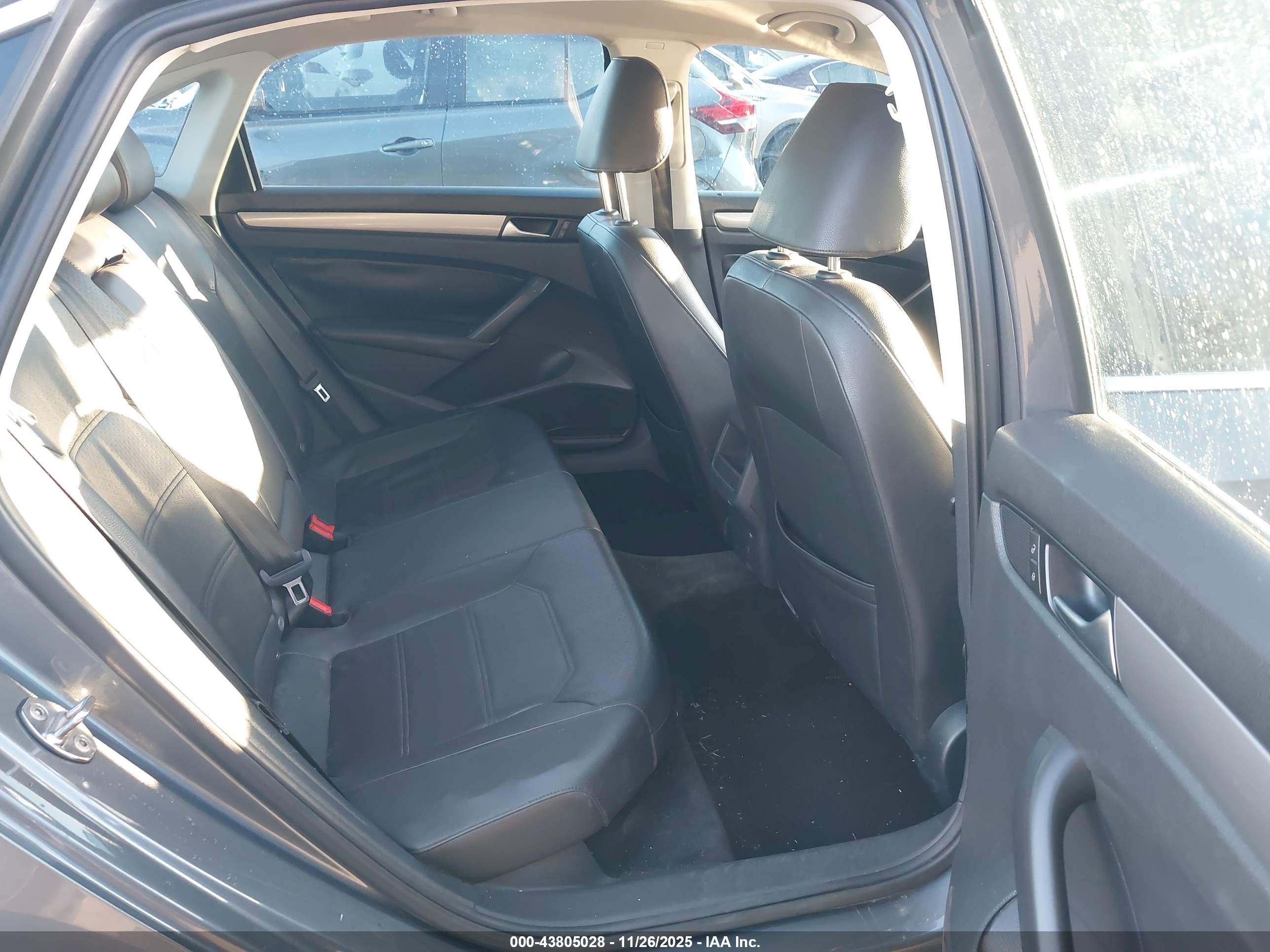 VOLKSWAGEN PASSAT image 8