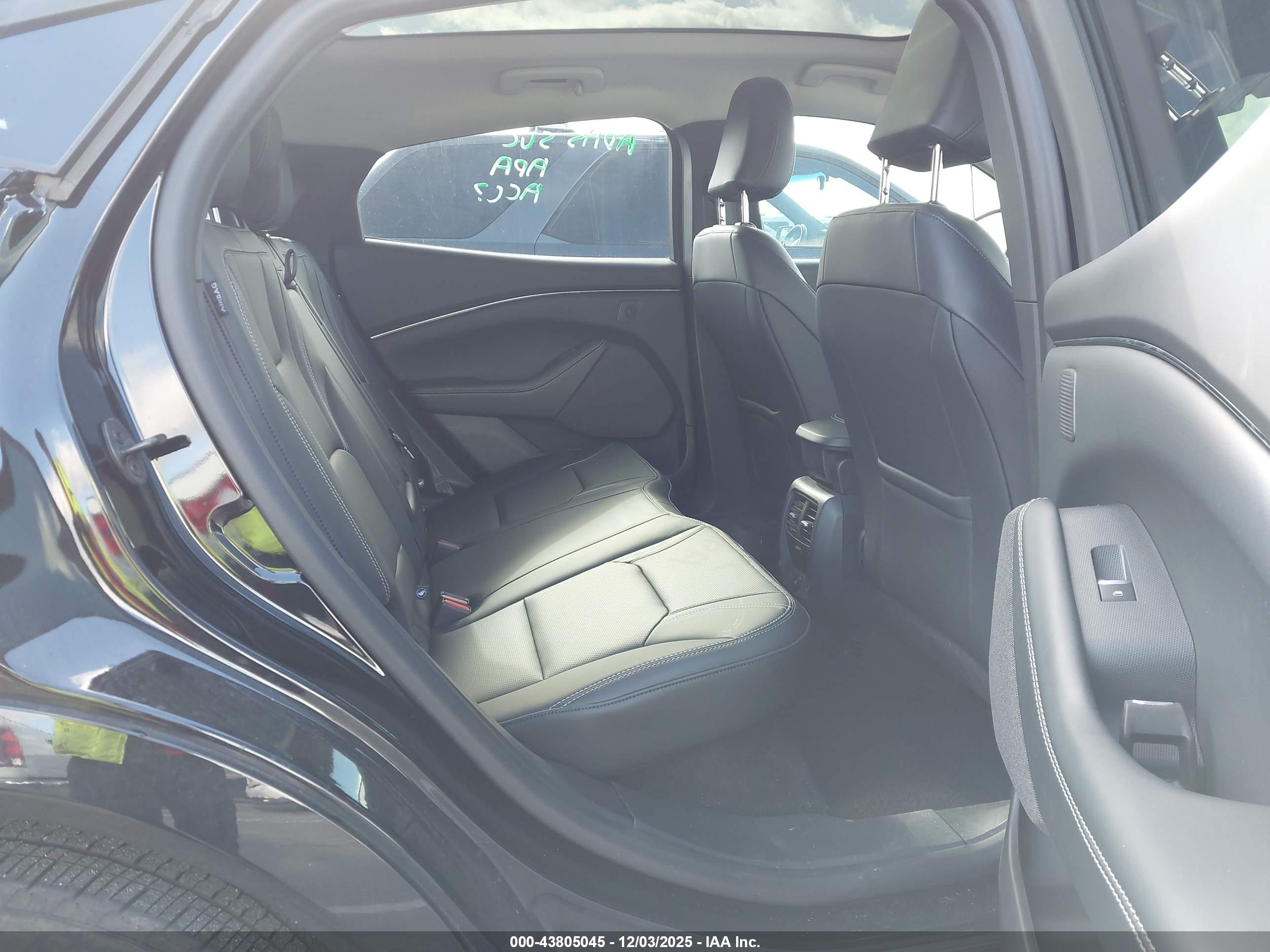 FORD MUSTANG image 8
