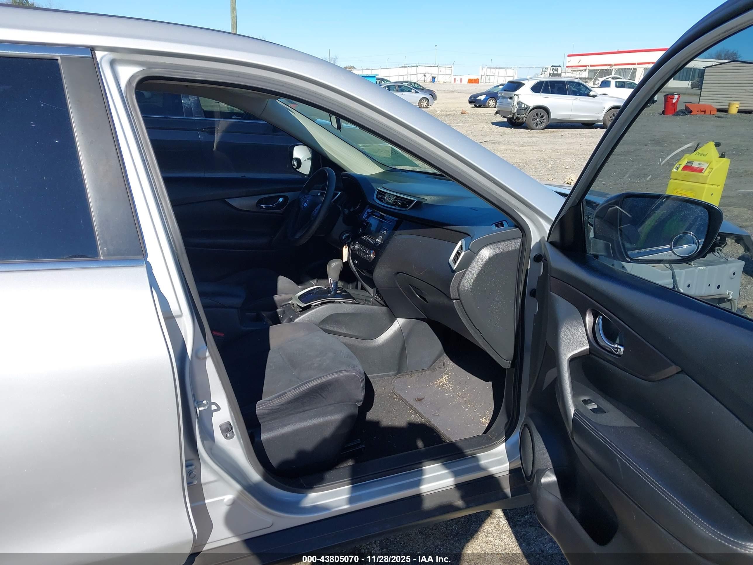 NISSAN ROGUE image 5