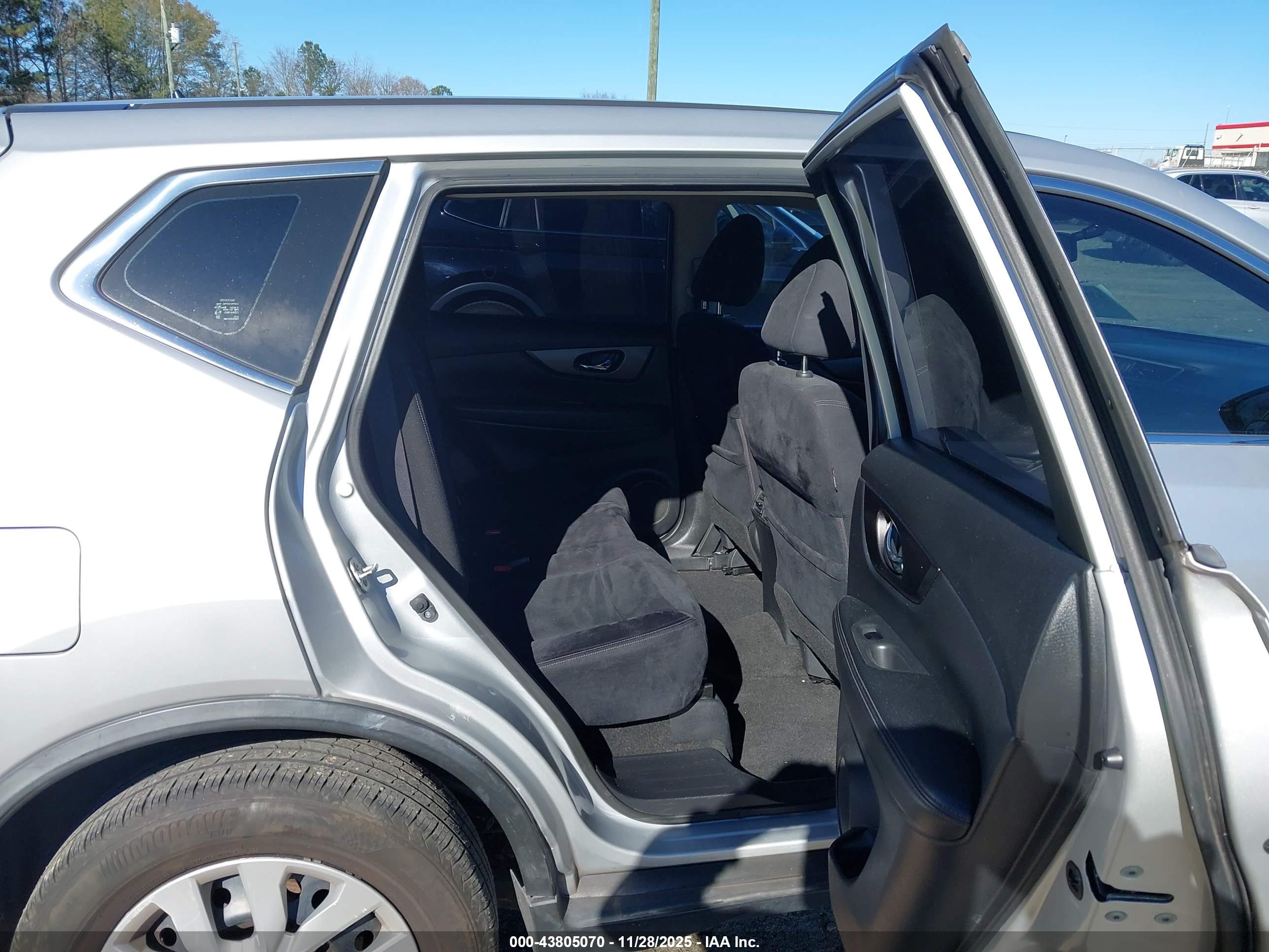 NISSAN ROGUE image 8