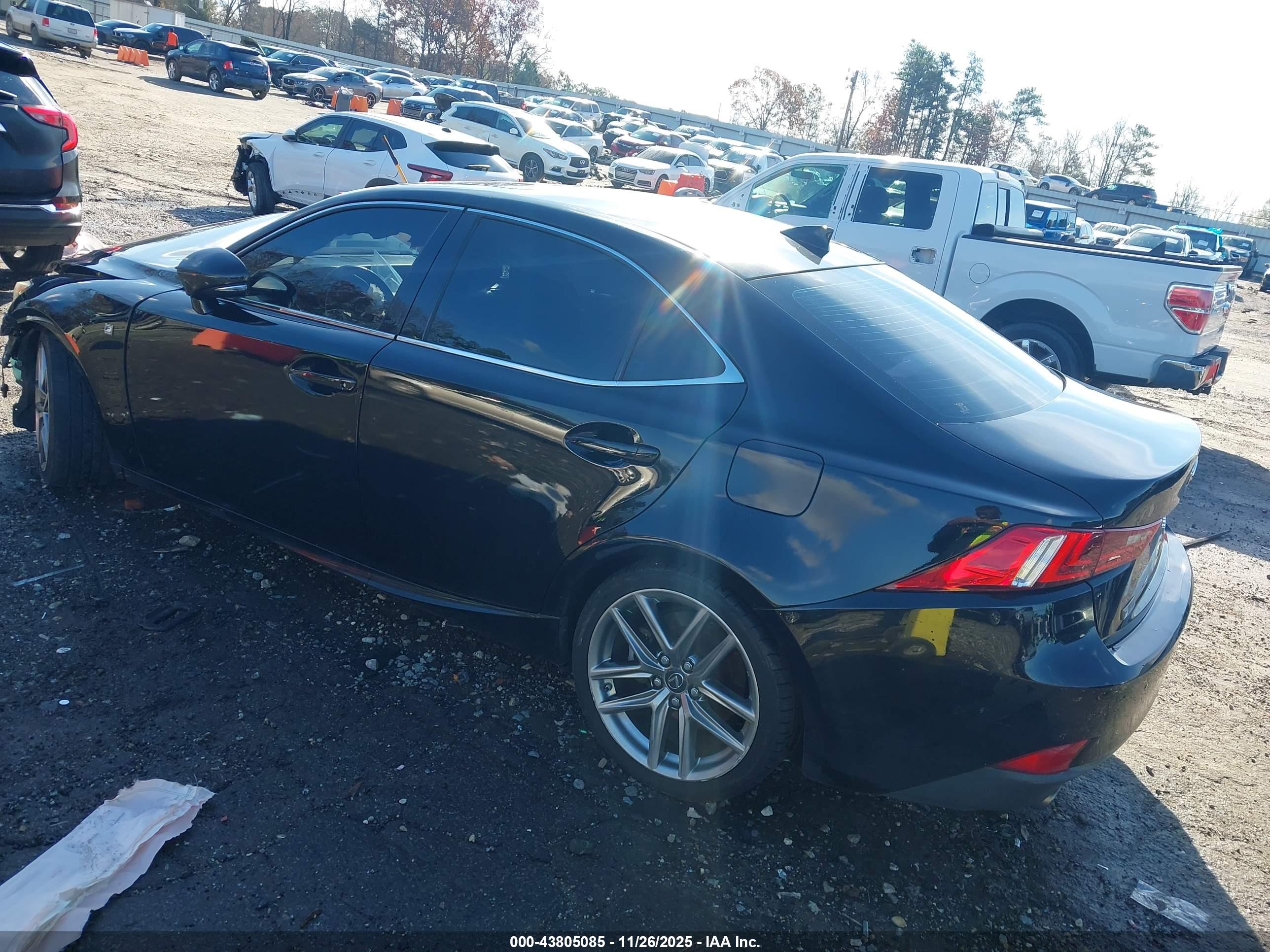LEXUS IS image 3