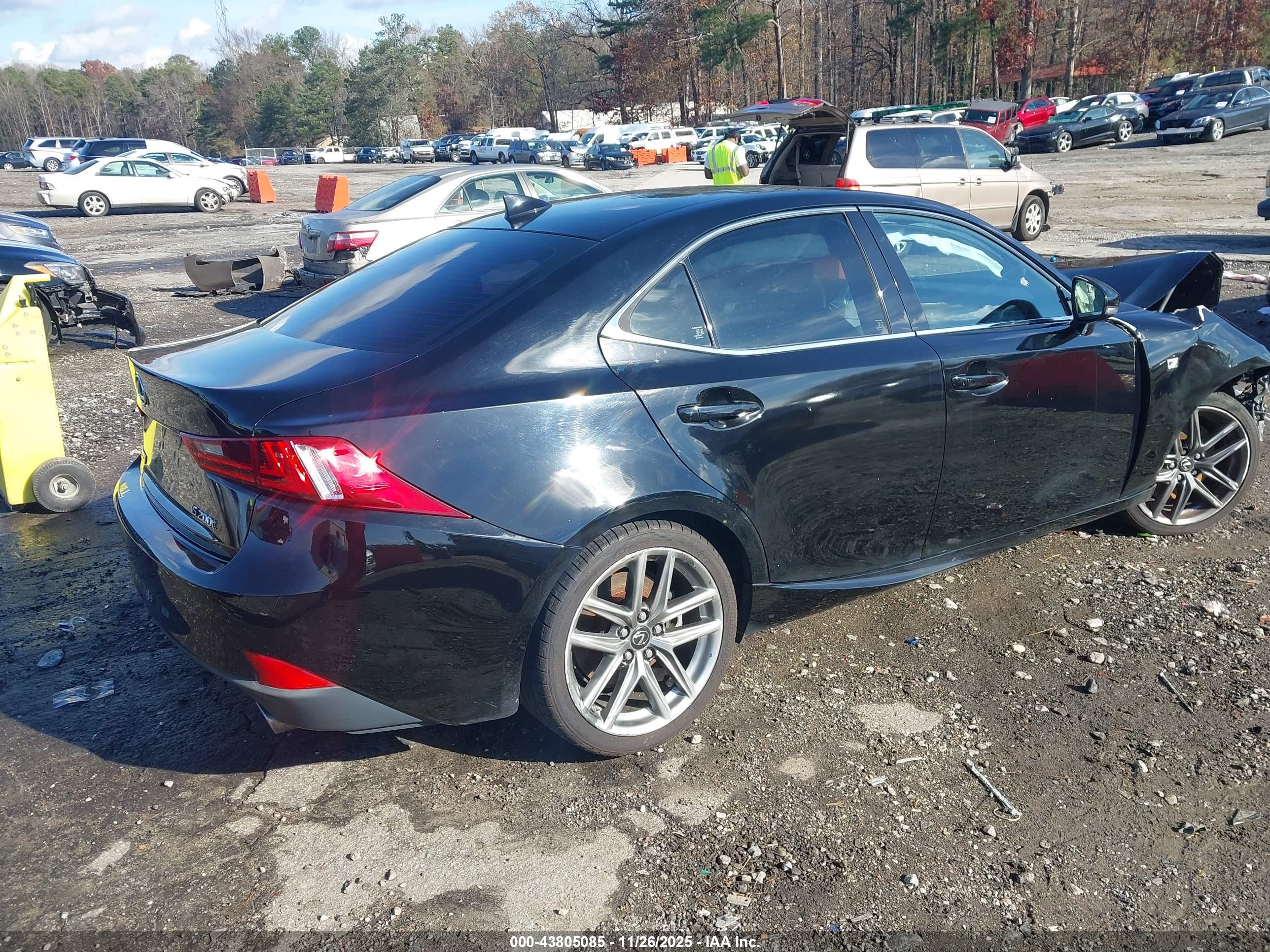 LEXUS IS image 4