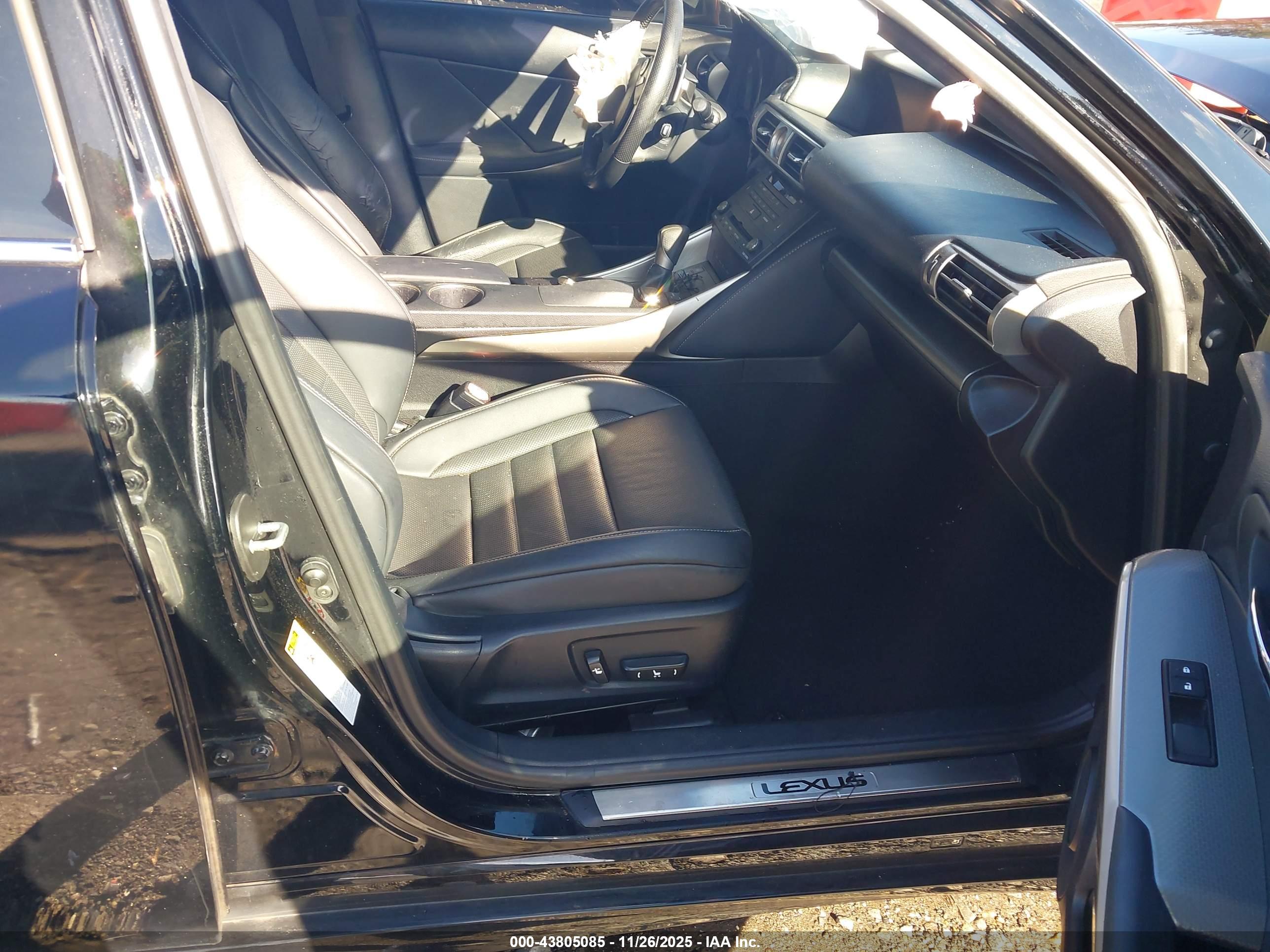 LEXUS IS image 5