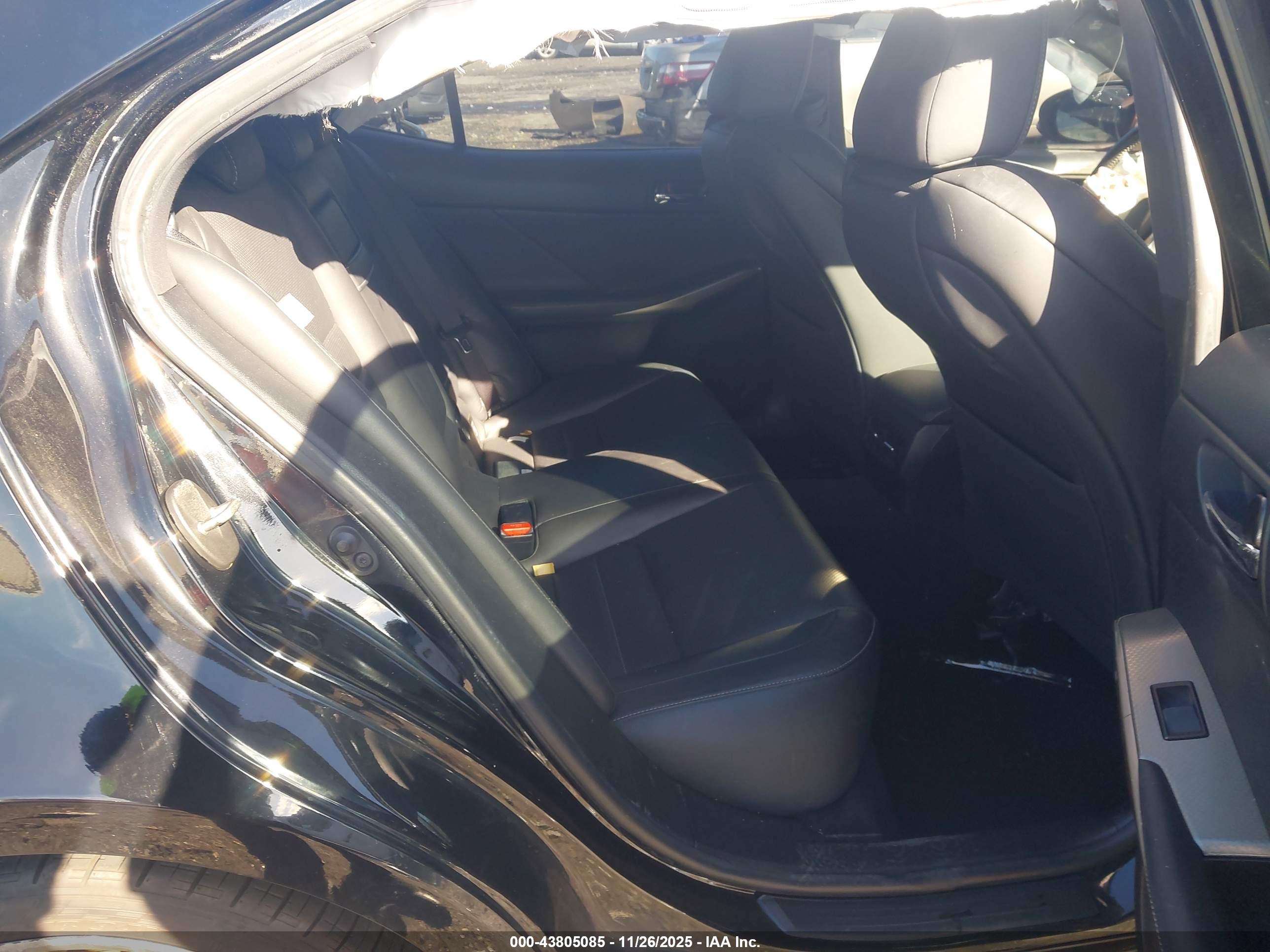 LEXUS IS image 8
