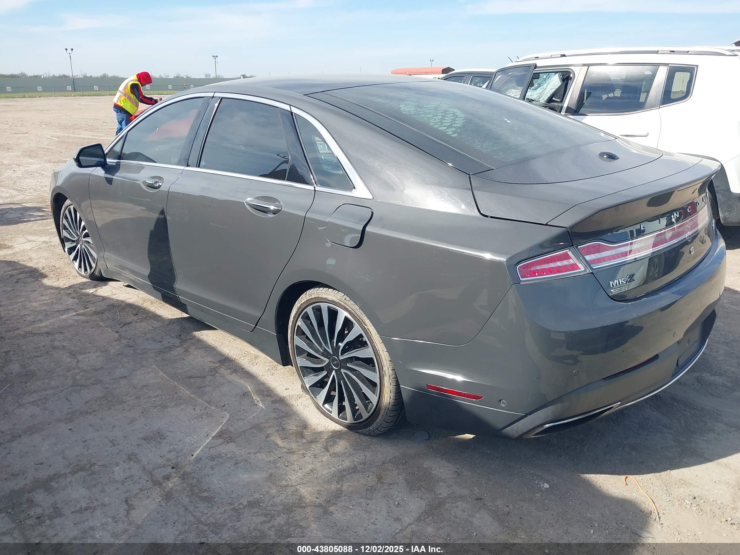 LINCOLN MKZ image 3
