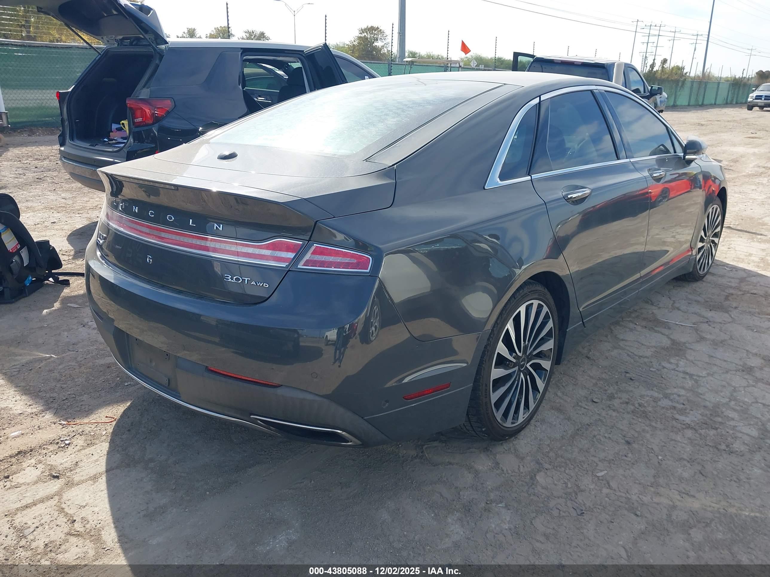 LINCOLN MKZ image 4