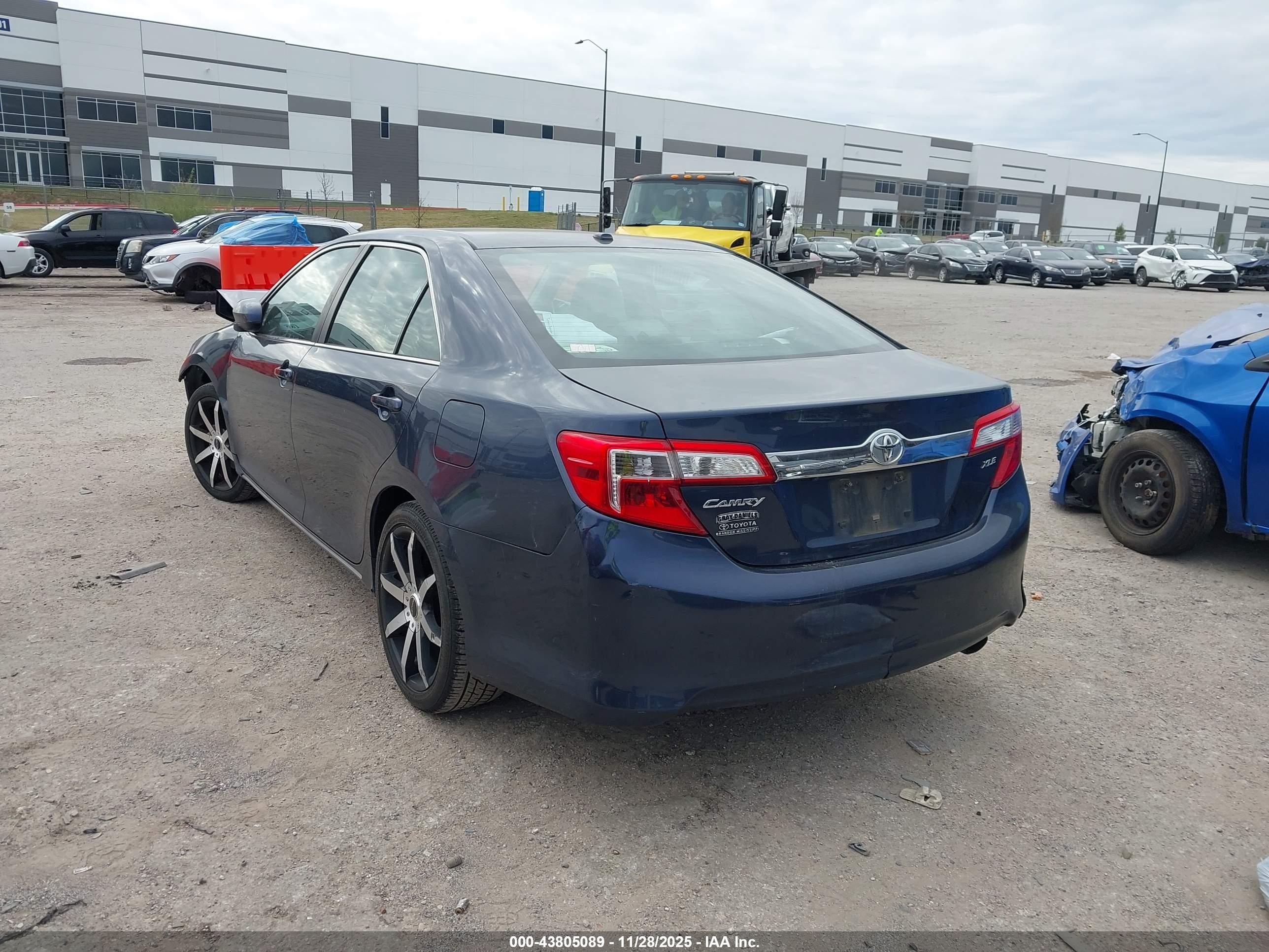 TOYOTA CAMRY image 3