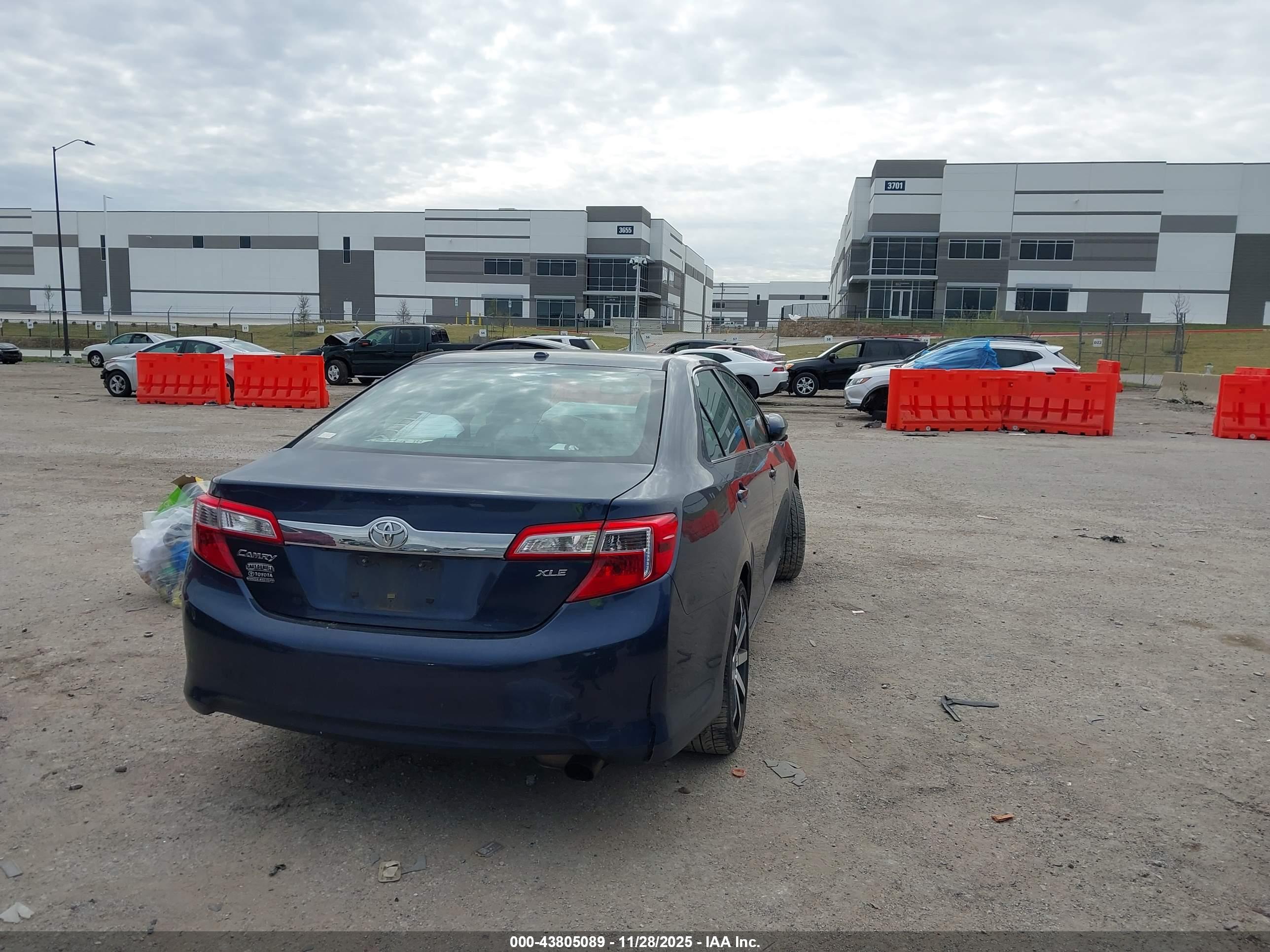 TOYOTA CAMRY image 4