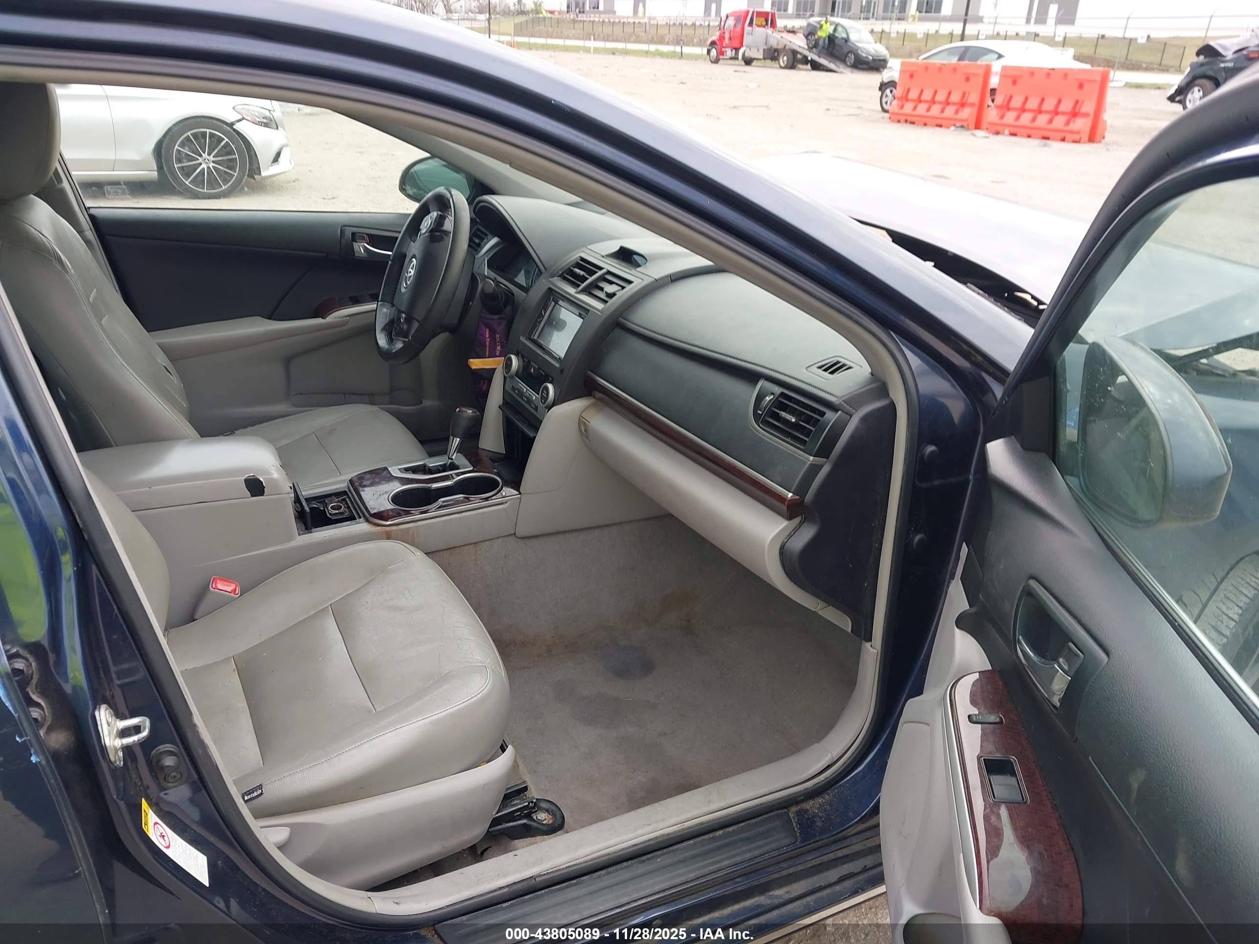 TOYOTA CAMRY image 5