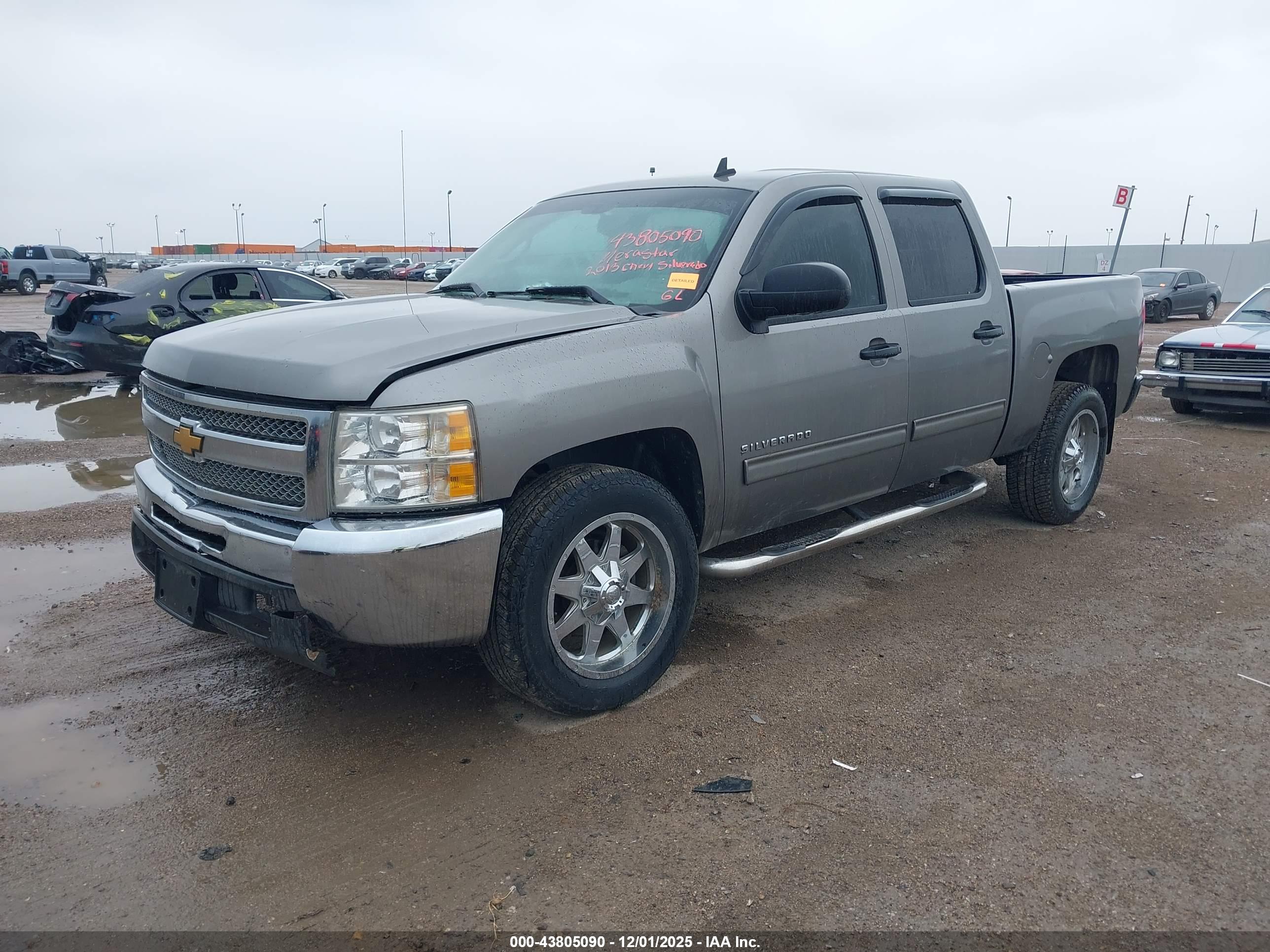 CHEVROLET SILVERADO image 2