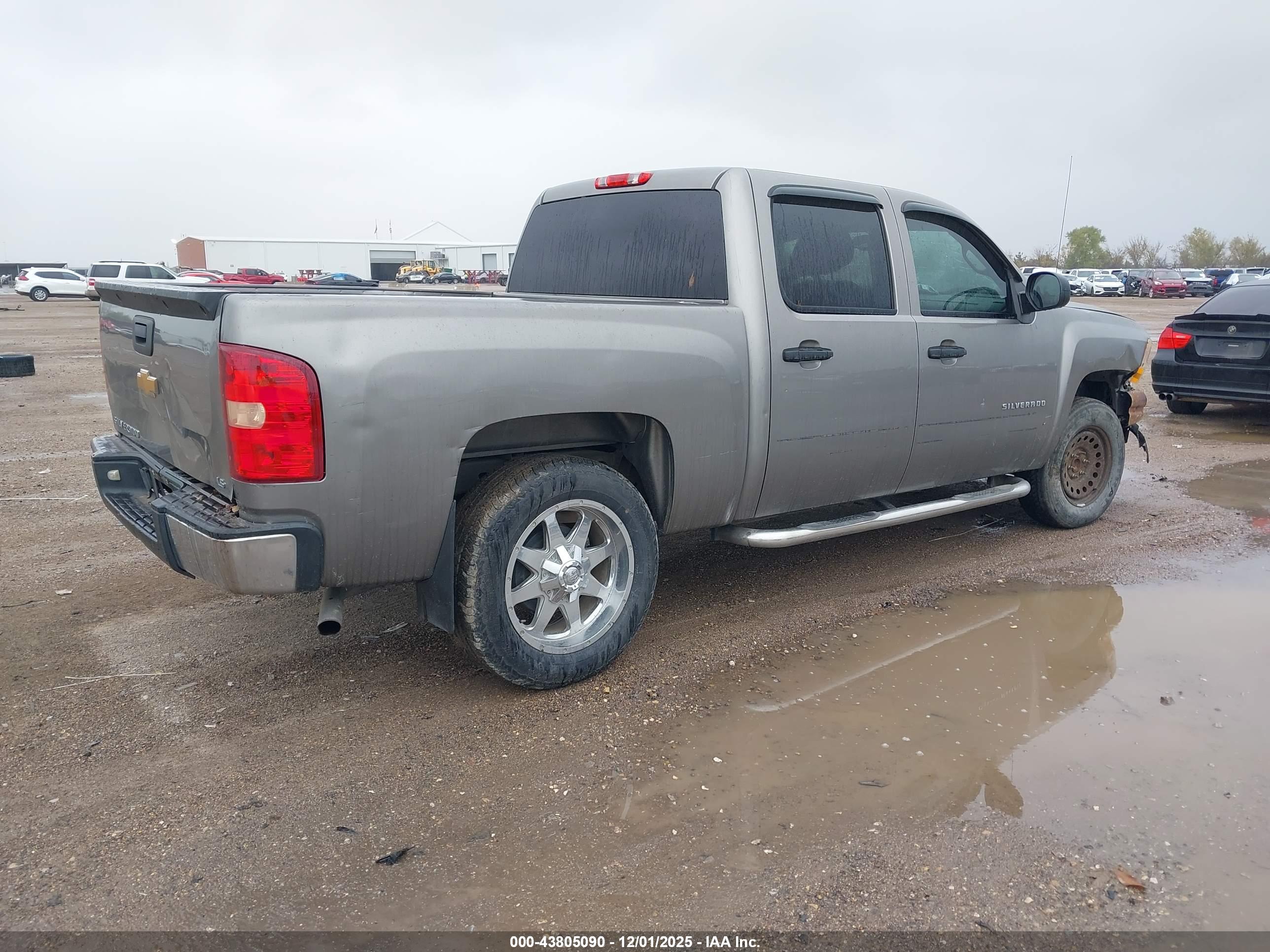CHEVROLET SILVERADO image 4