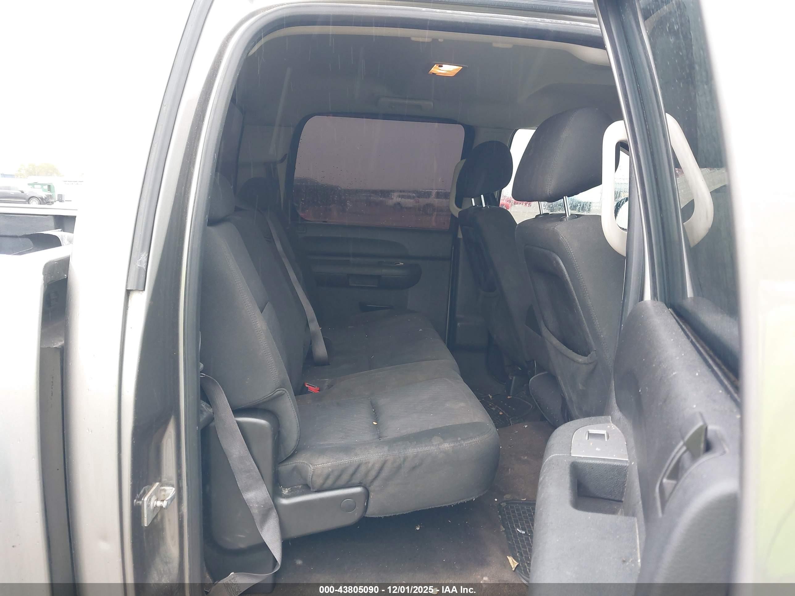 CHEVROLET SILVERADO image 8
