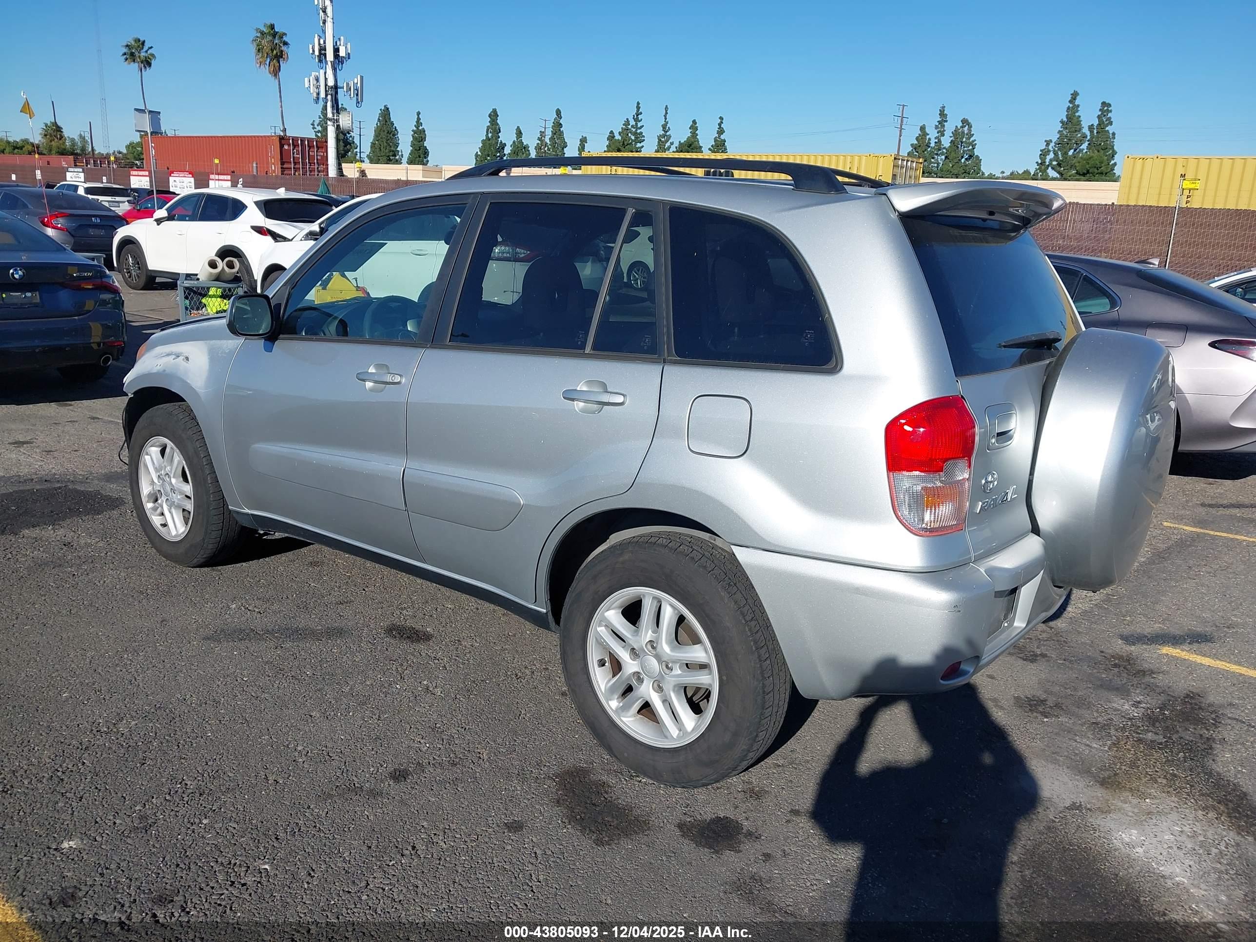 TOYOTA RAV4 image 3