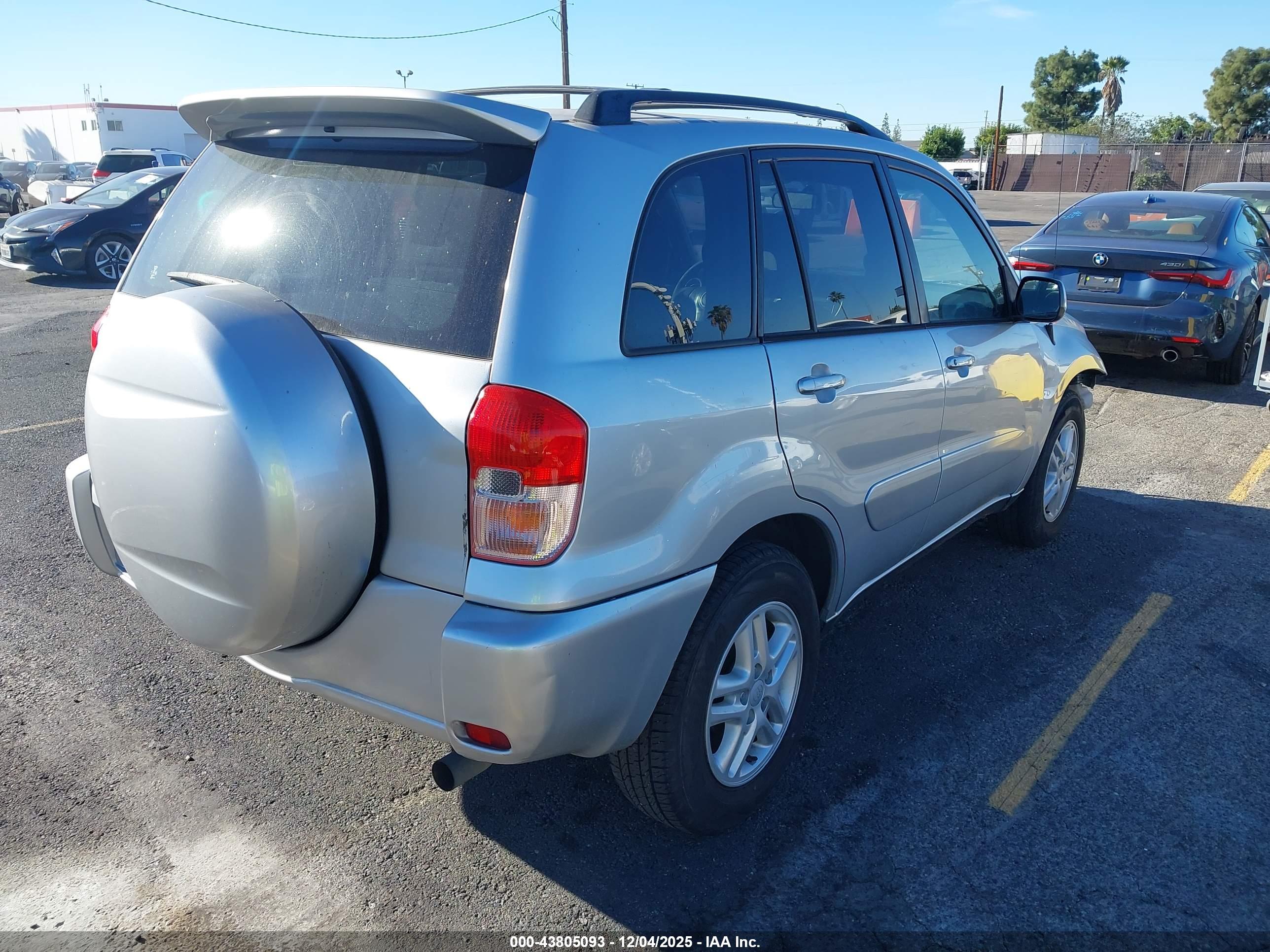 TOYOTA RAV4 image 4