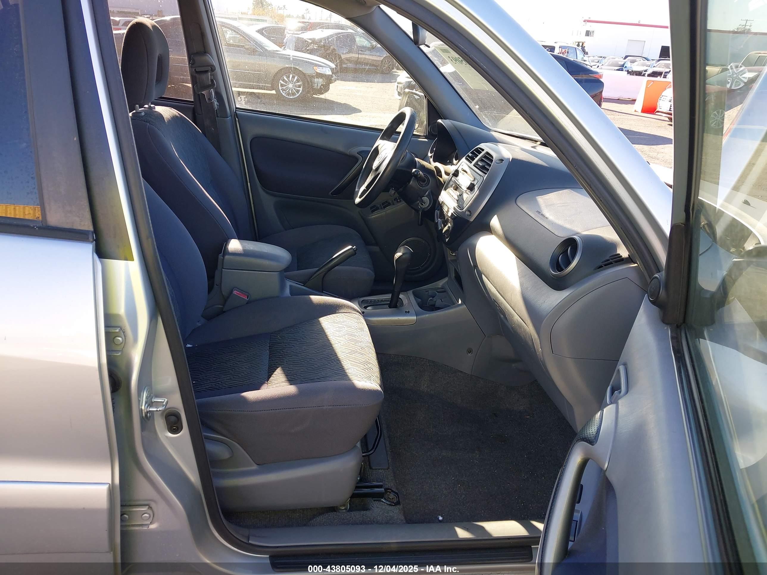 TOYOTA RAV4 image 5