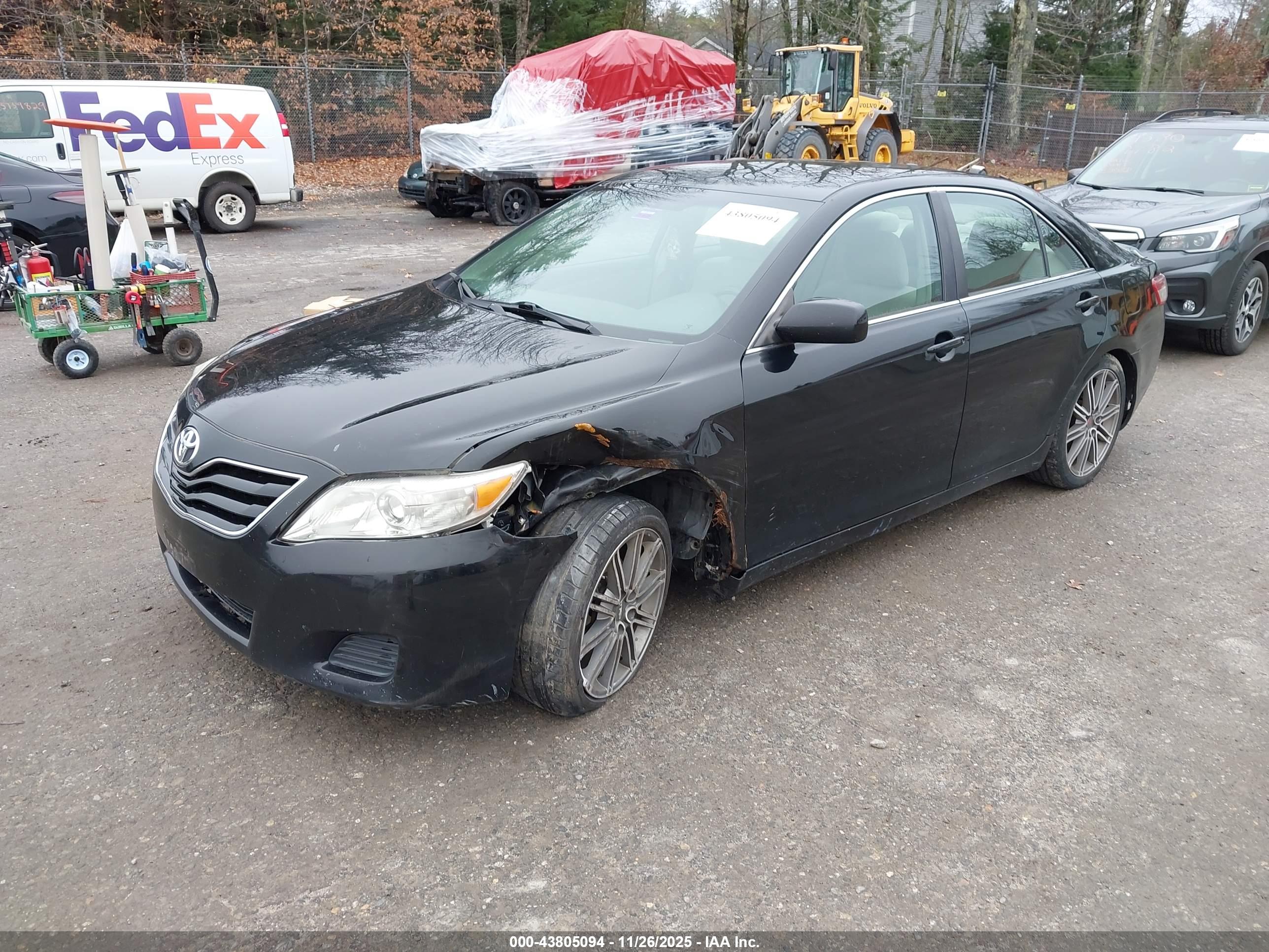 TOYOTA CAMRY image 2