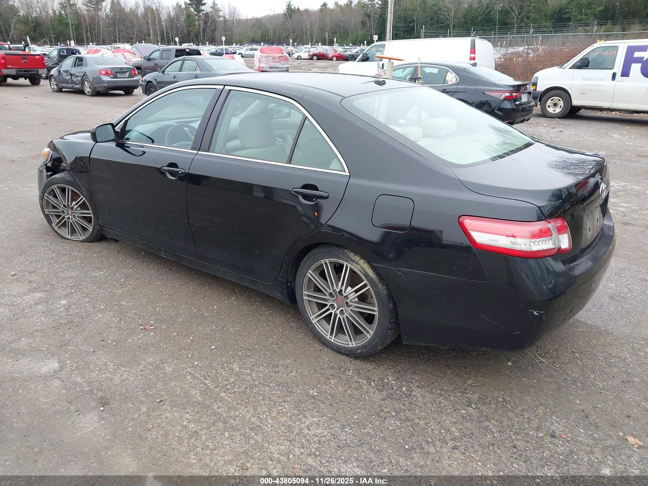 TOYOTA CAMRY image 3