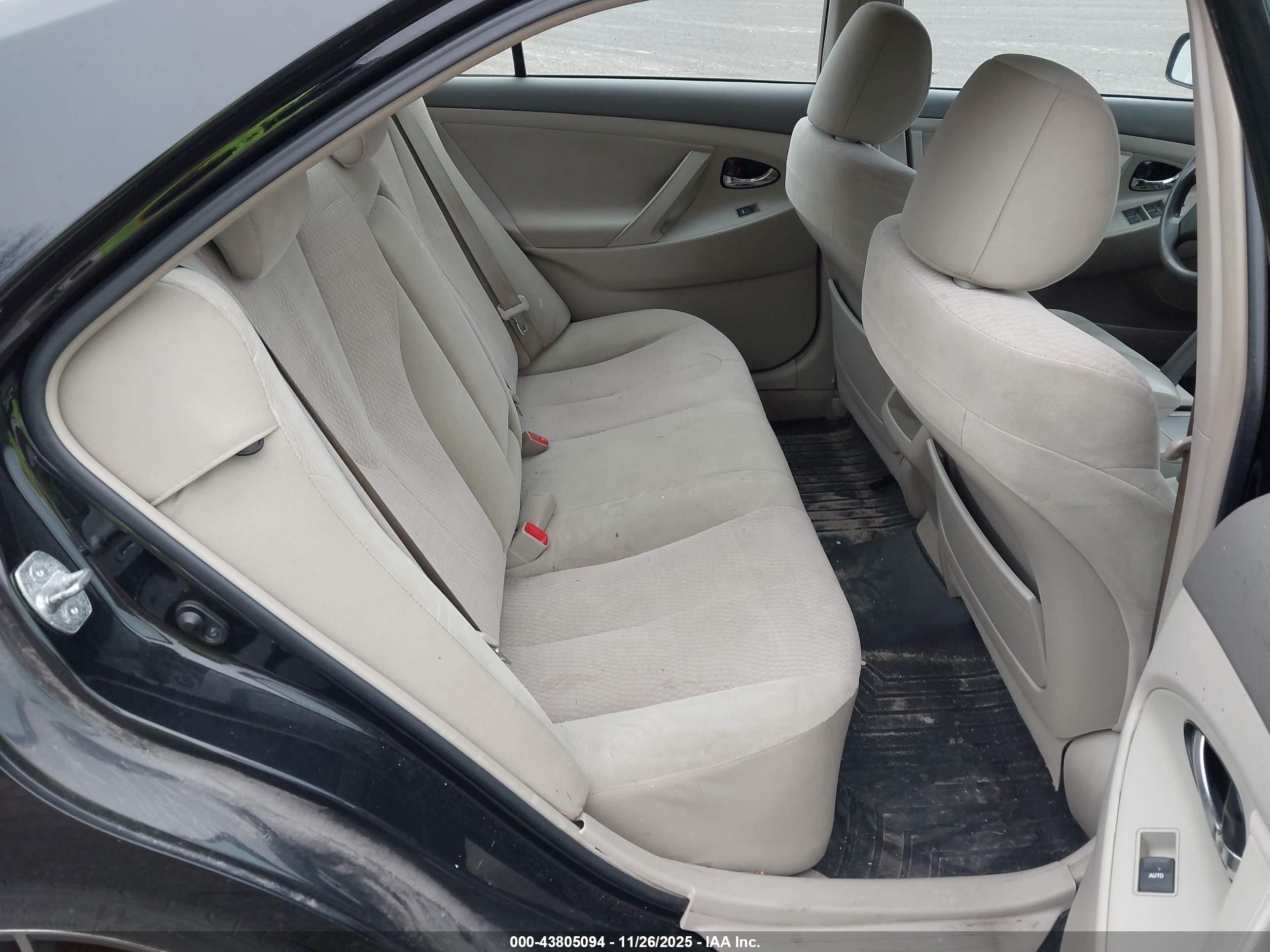 TOYOTA CAMRY image 8
