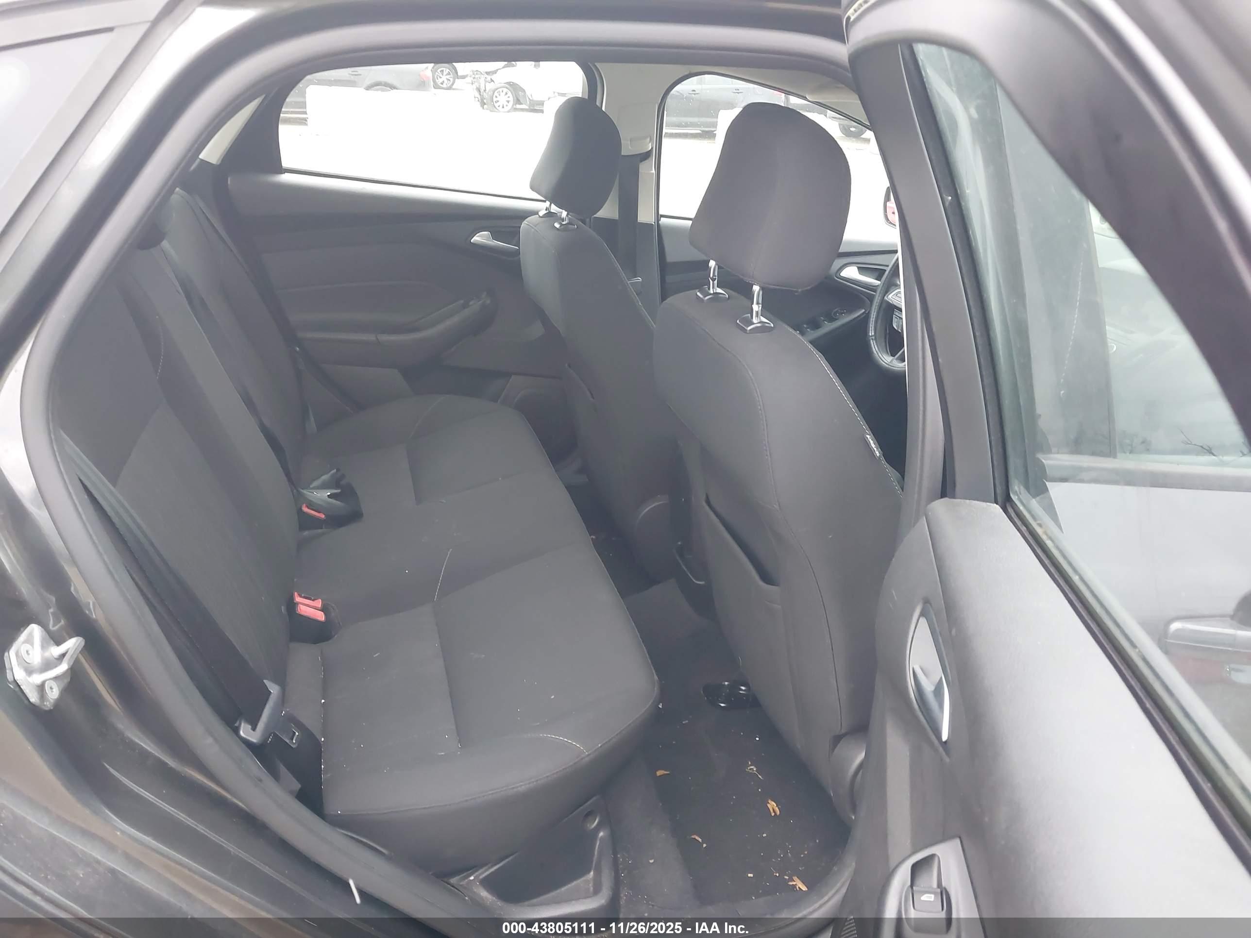 FORD FOCUS image 8