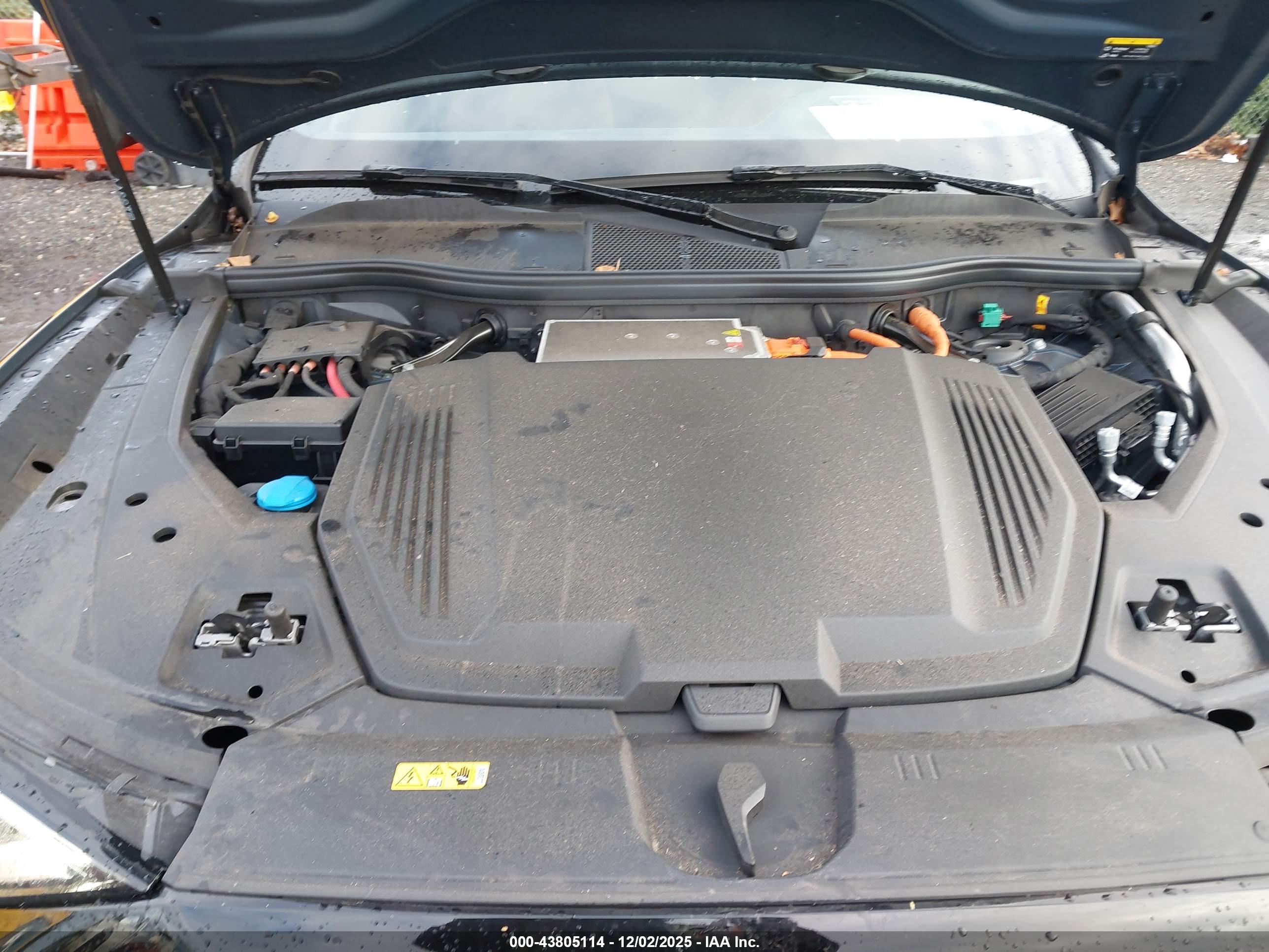 AUDI Q8 image 10