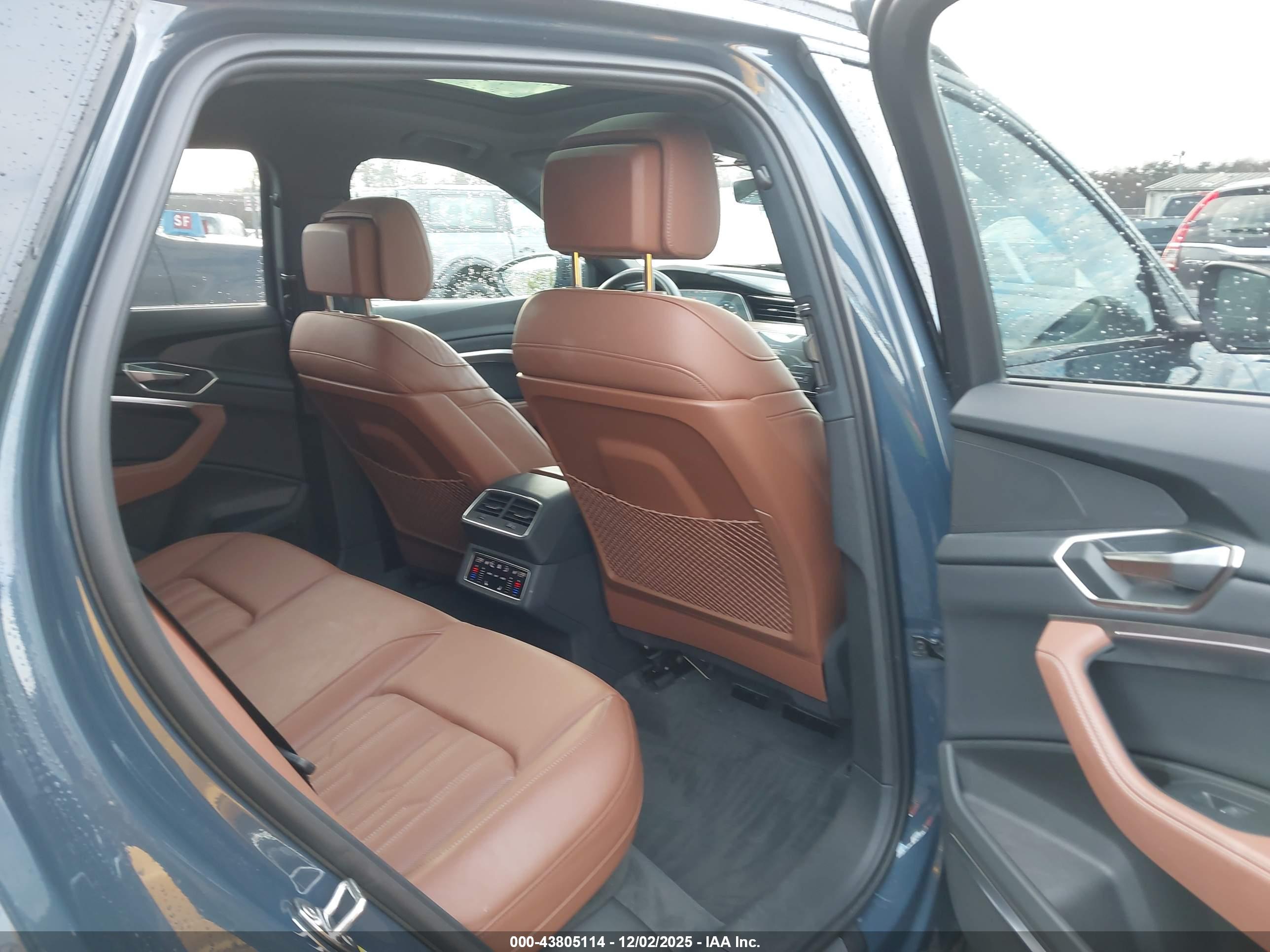 AUDI Q8 image 8