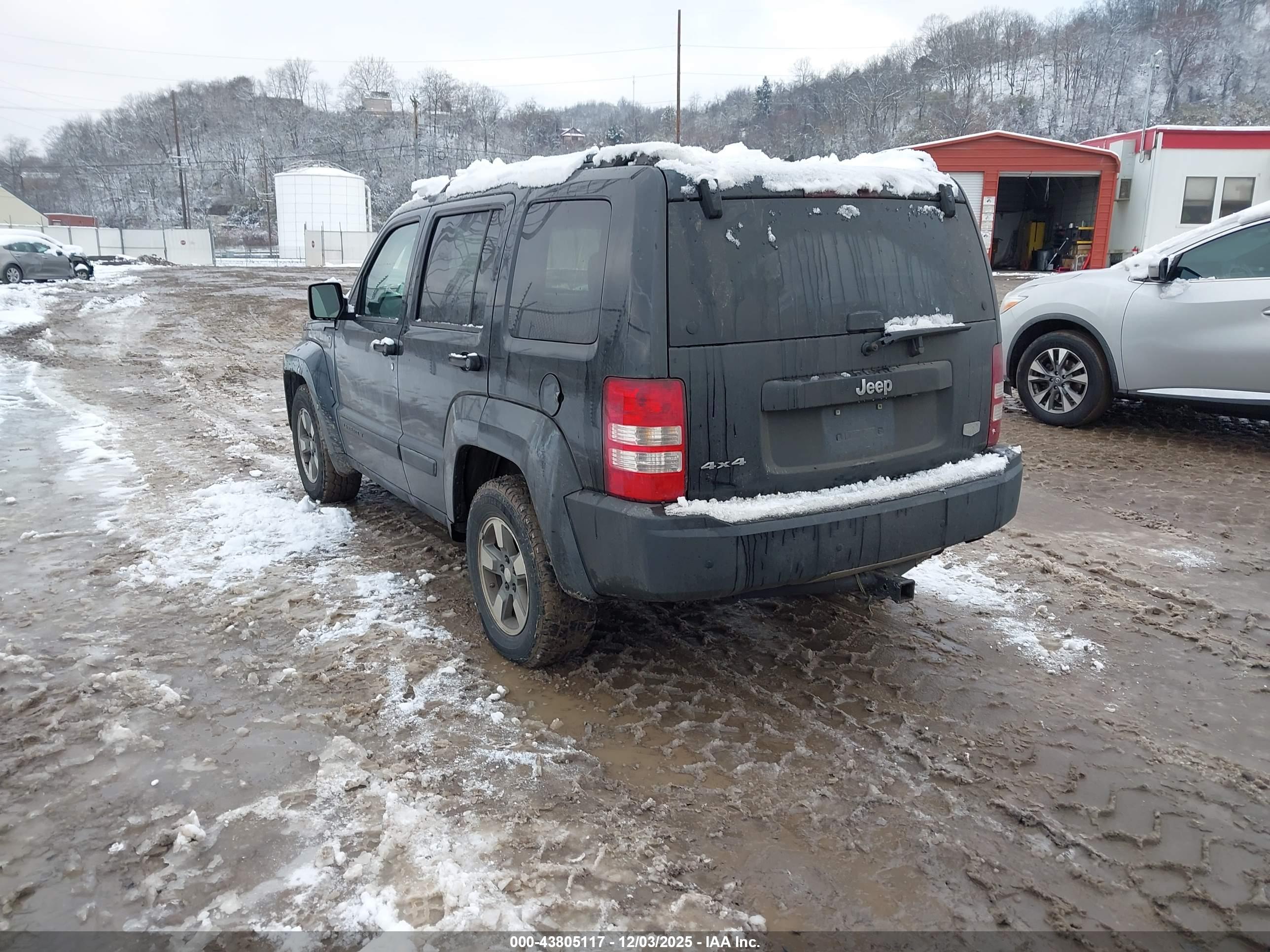 JEEP LIBERTY image 3