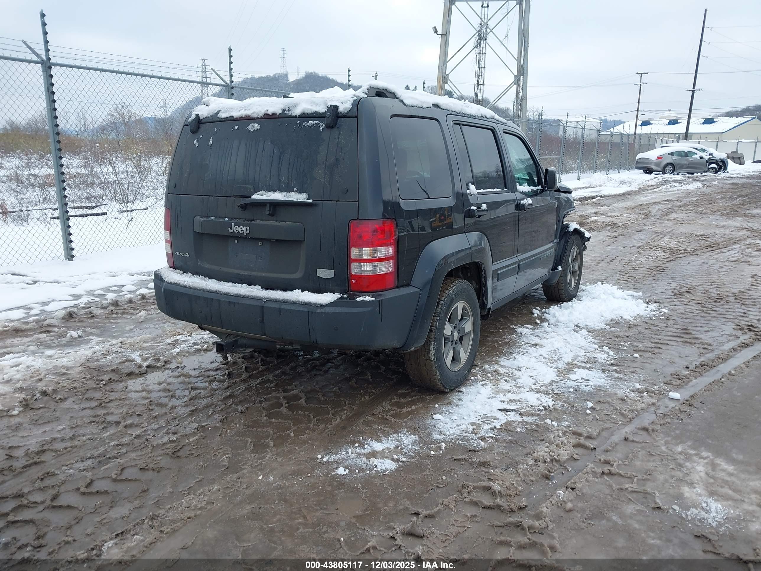 JEEP LIBERTY image 4